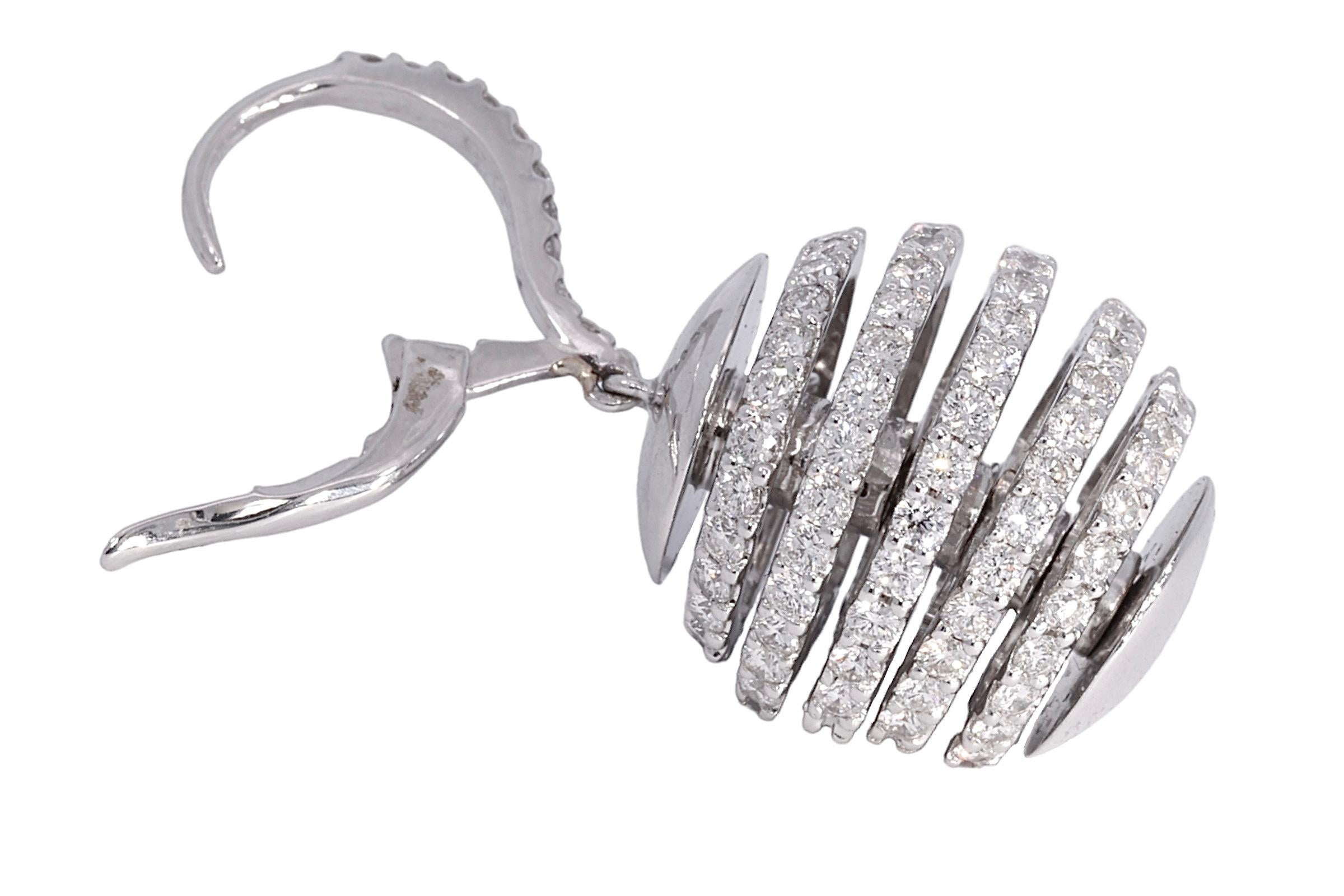 18 Karat White Gold Earrings with 5.4 Carat Brilliant Cut Diamonds For Sale 1
