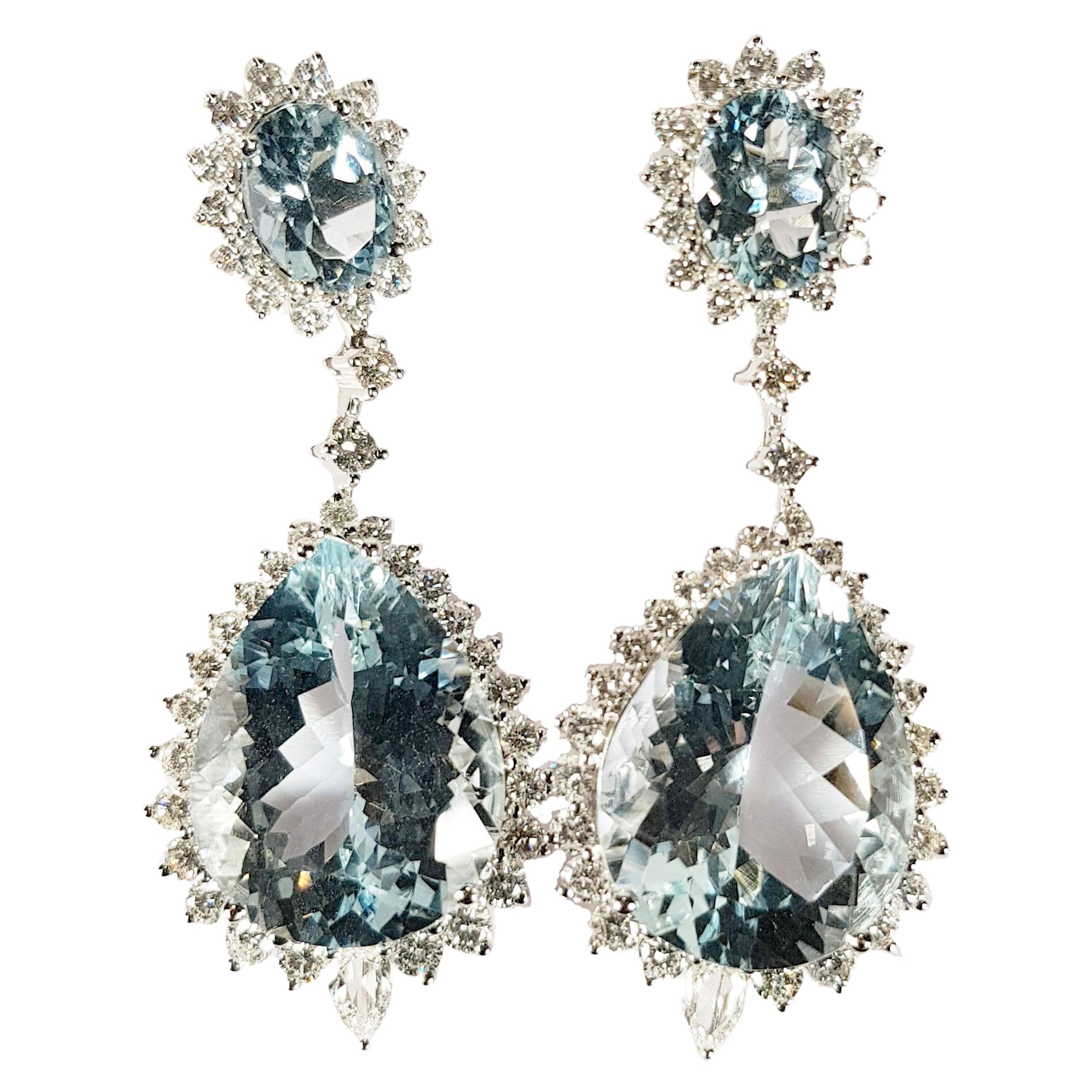 18 Karat White Gold Earrings with Diamonds and Aquamarine For Sale