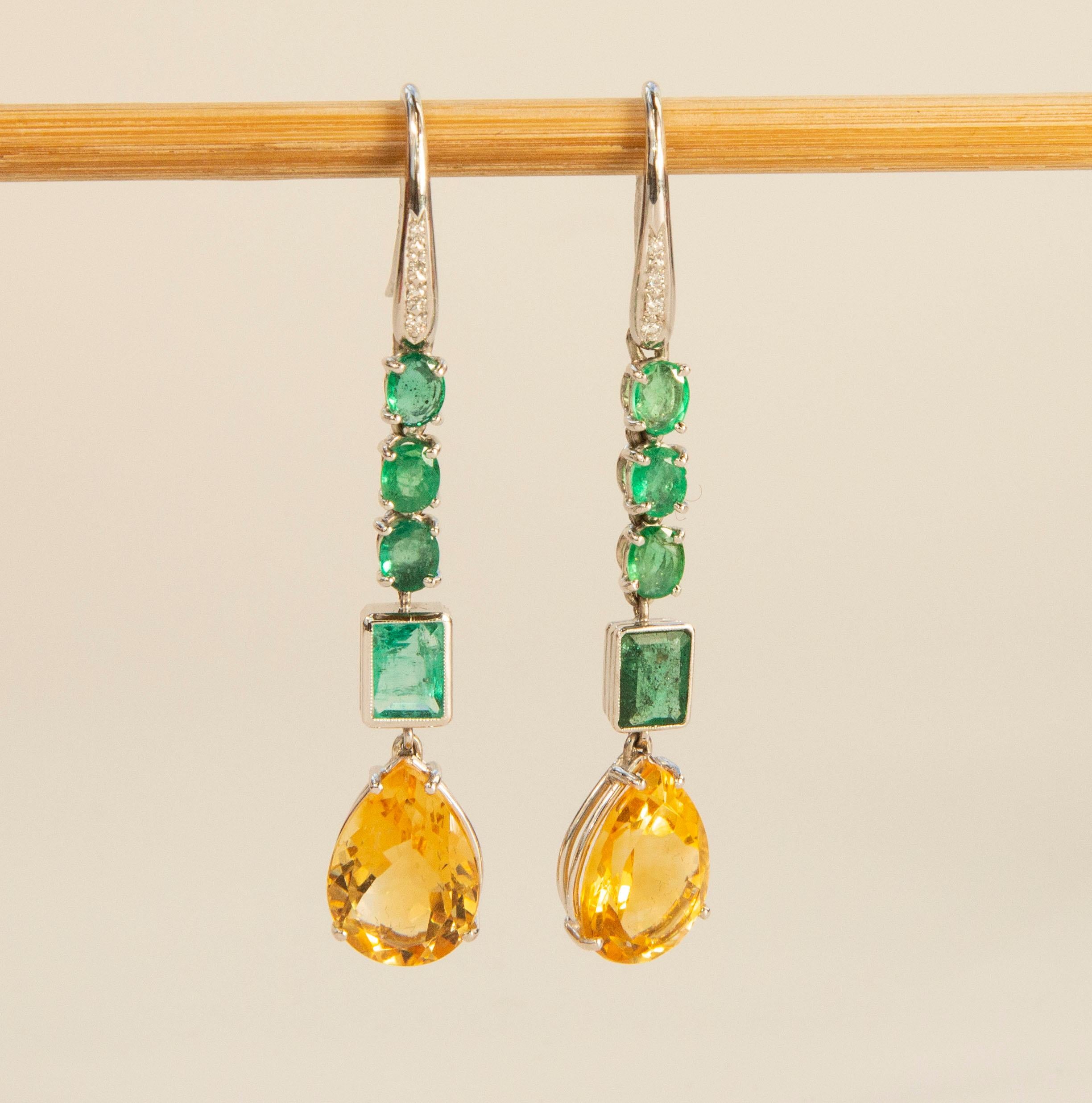 18 Karat White Gold Earrings with  Emerald, Diamond and Citrine  In Good Condition For Sale In Arnhem, NL