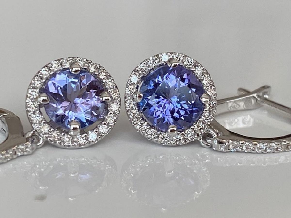 18 Karat White Gold Earrings with Tanzanite and Diamonds In New Condition In AMSTERDAM, NL