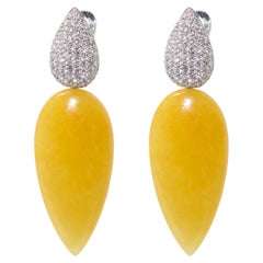 Boucles d'oreilles en or blanc 18 carats, ornées de jade jaune et de diamants