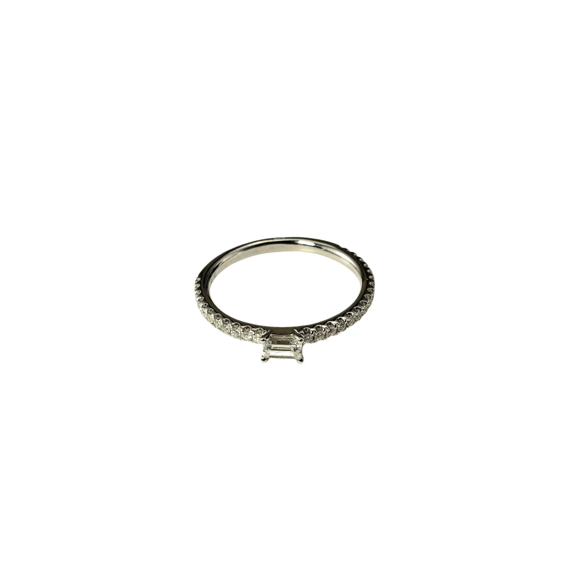 18 Karat Weißgold Ost-West Smaragd-Diamant-Ring Größe 7,5 #21451 Damen im Angebot