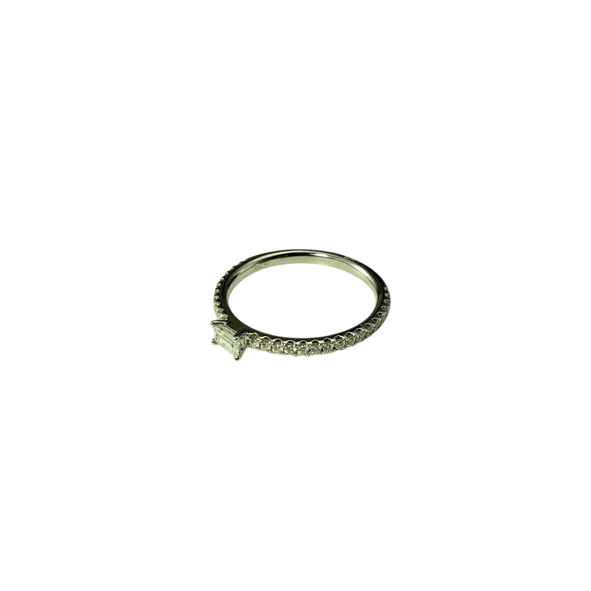18 Karat Weißgold Ost-West Smaragd-Diamant-Ring Größe 7,5 #21451 im Angebot 1