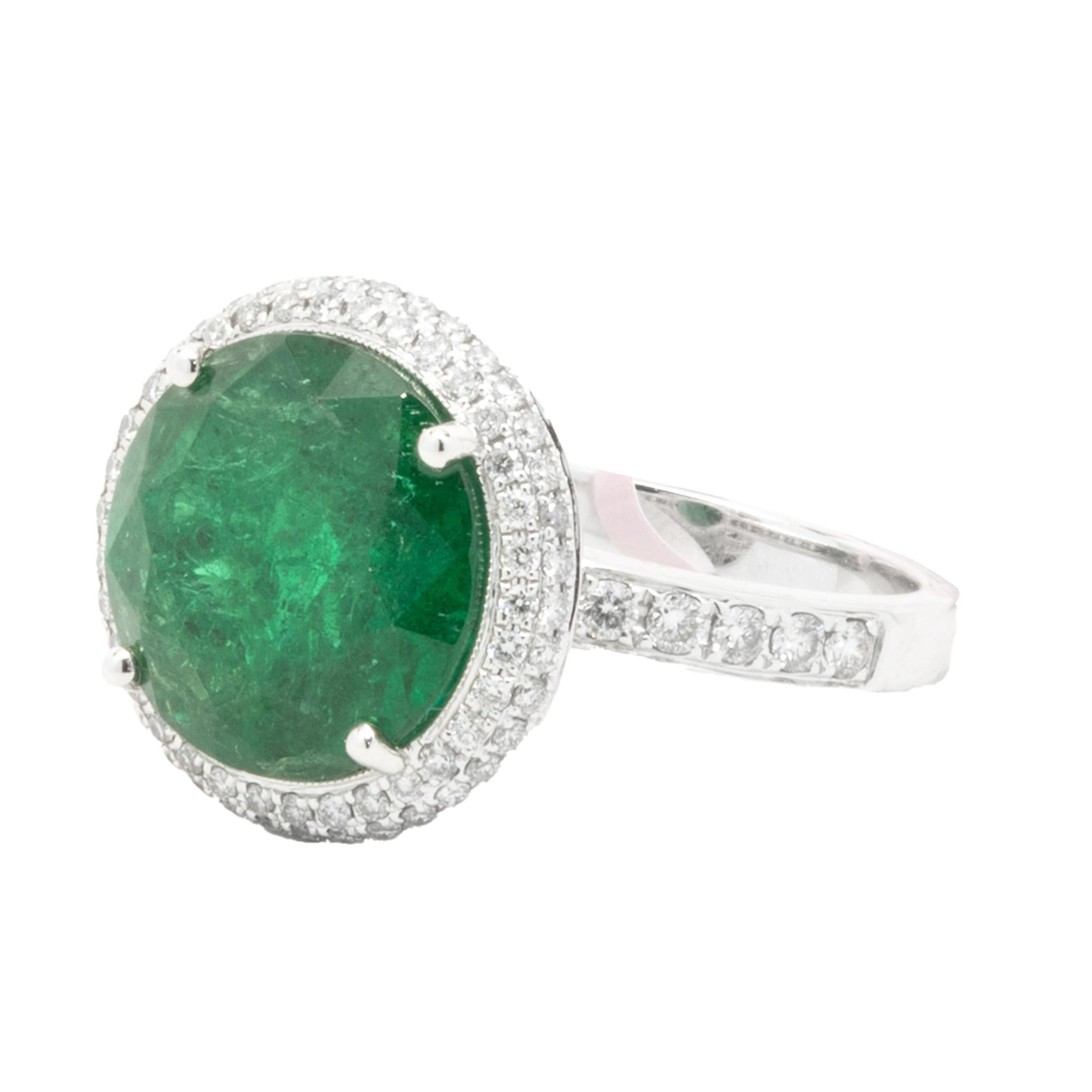 Round Cut 18 Karat White Gold Emerald and Diamond Cocktail Ring For Sale