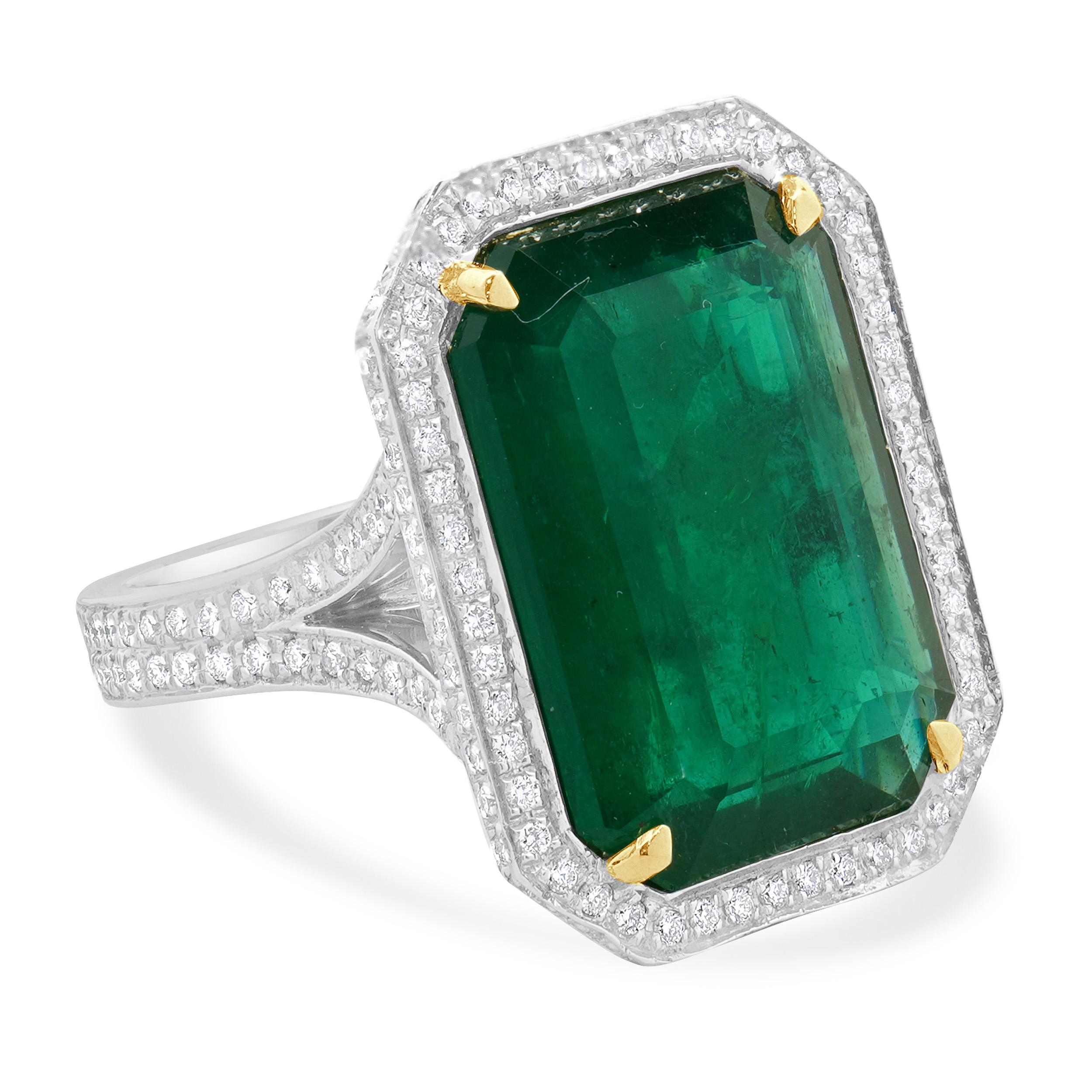 18 Karat White Gold Emerald and Diamond Cocktail Ring In Excellent Condition For Sale In Scottsdale, AZ