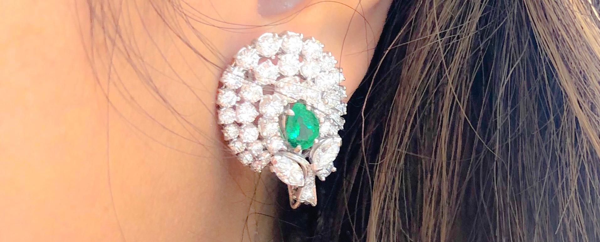18 Karat White Gold Emerald and Diamond Earrings In Excellent Condition For Sale In La Jolla, CA