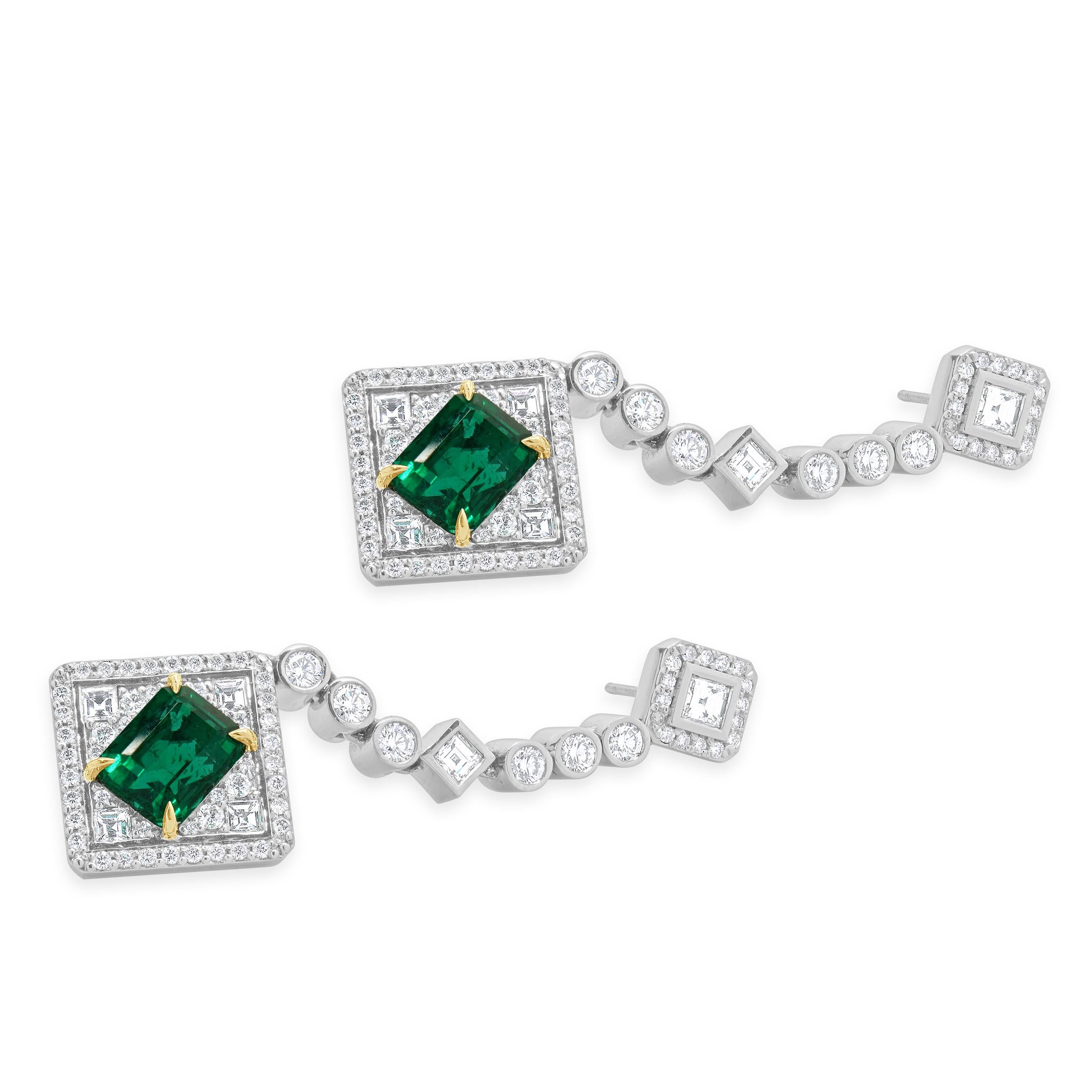 18 Karat White Gold Emerald and Diamond Fancy Drop Earrings In Excellent Condition For Sale In Scottsdale, AZ