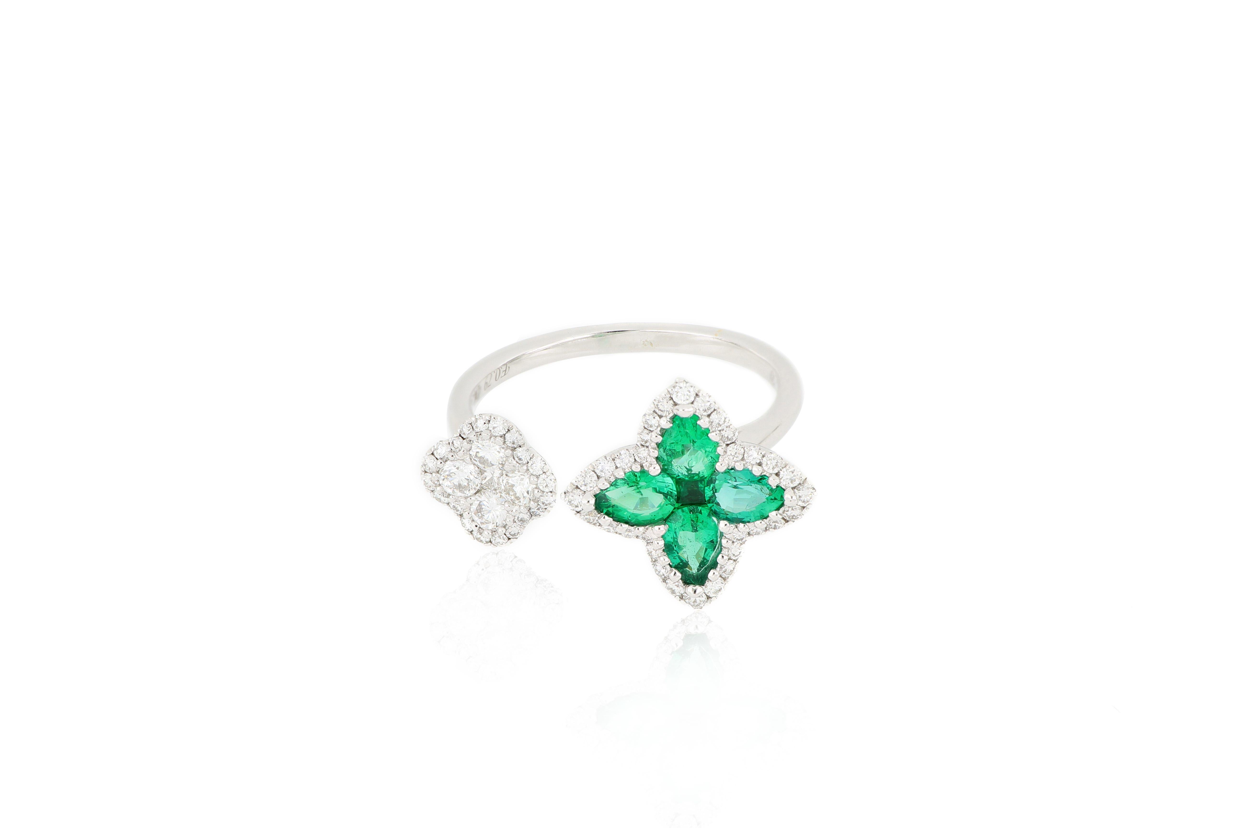 Ein exquisiter Smaragdring, besetzt mit einem natürlichen Smaragd von 0,79 Karat und Brillanten von insgesamt 0,52 Karat, montiert in 18 Karat Weißgold. Ein sehr stilvoller Ring, der zu jeder Gelegenheit getragen werden kann.
O'Che 1867 ist bekannt