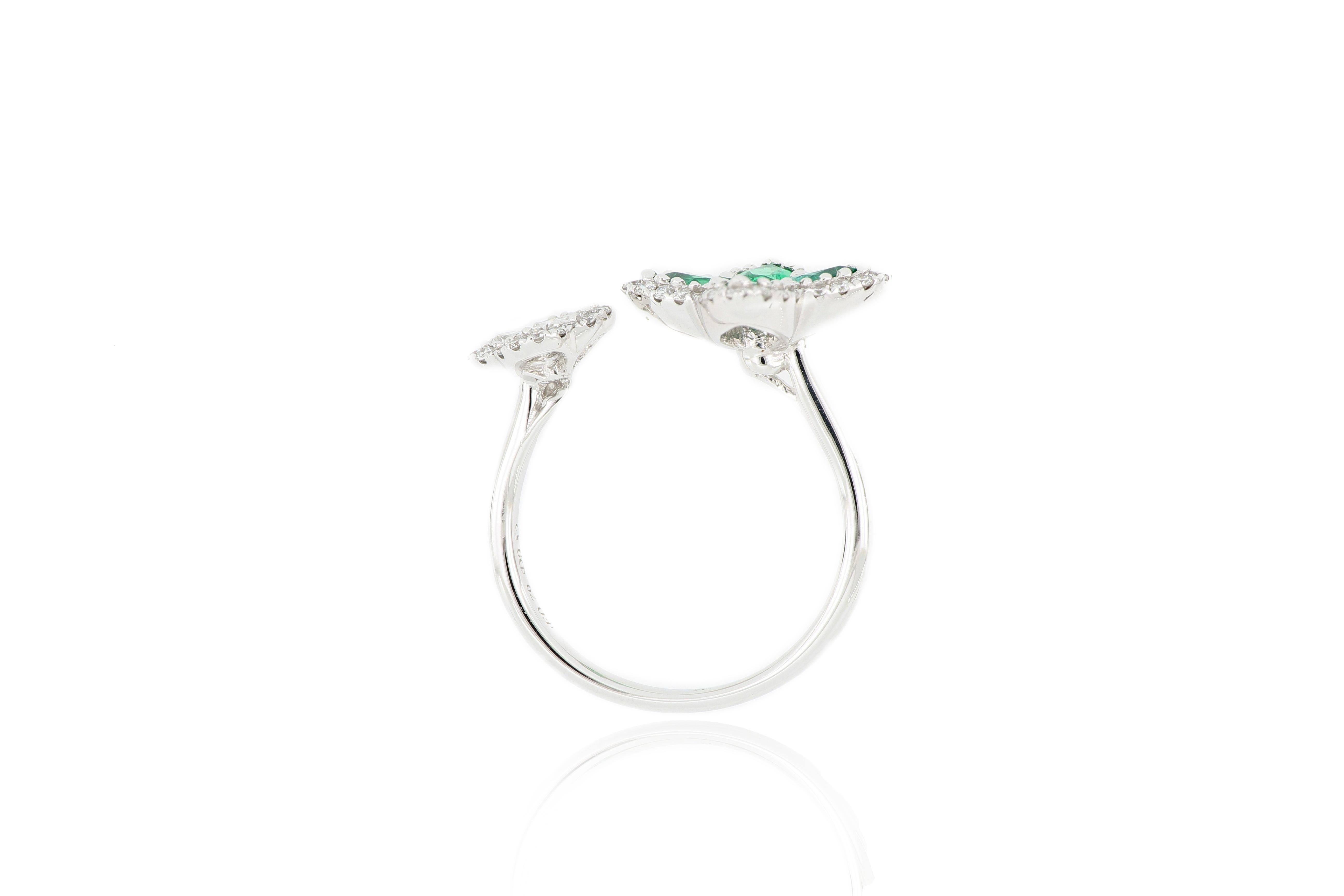 Brilliant Cut 18 Karat White Gold Emerald and Diamond Flower Ring For Sale