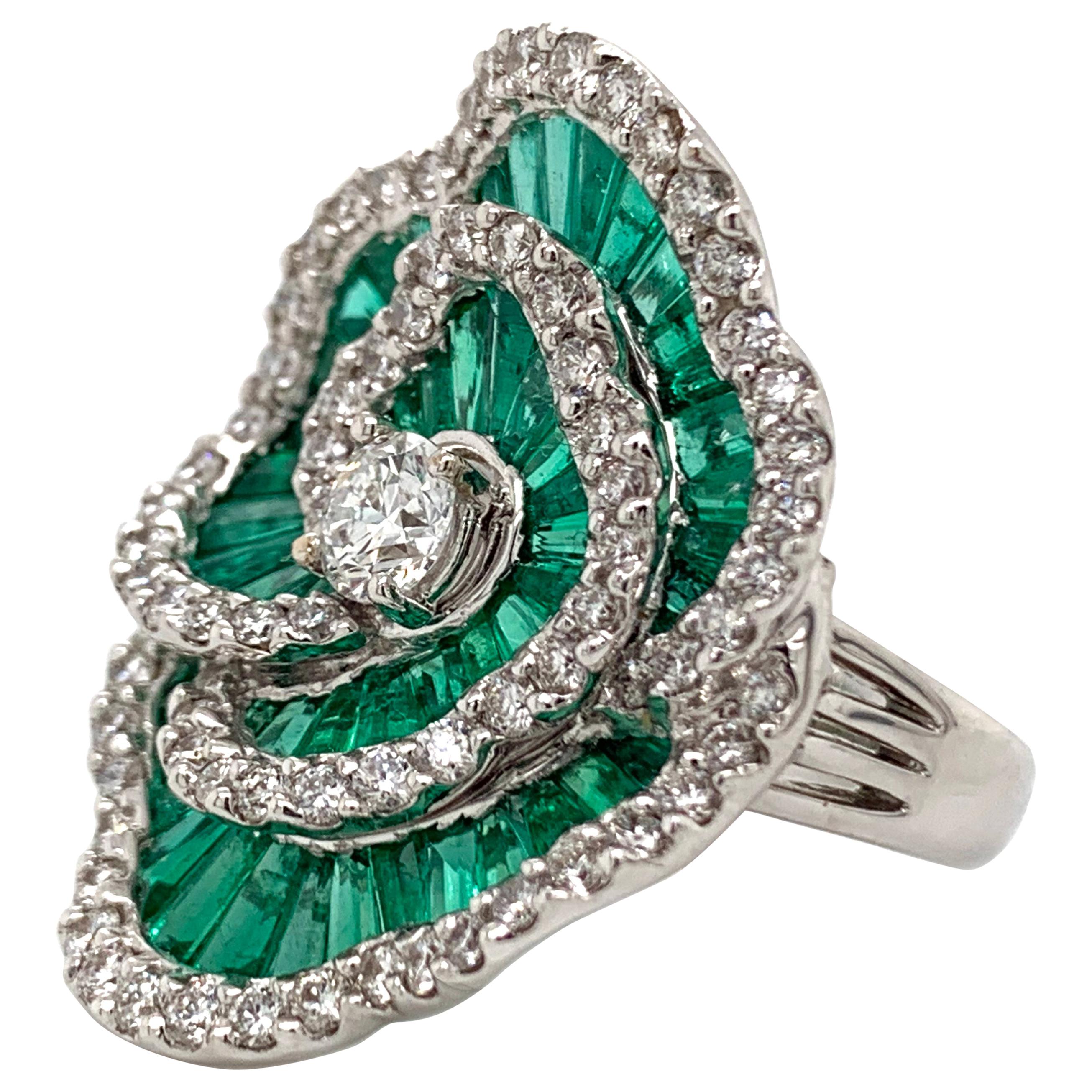 18 Karat White Gold Emerald and Diamond Flower Ring For Sale