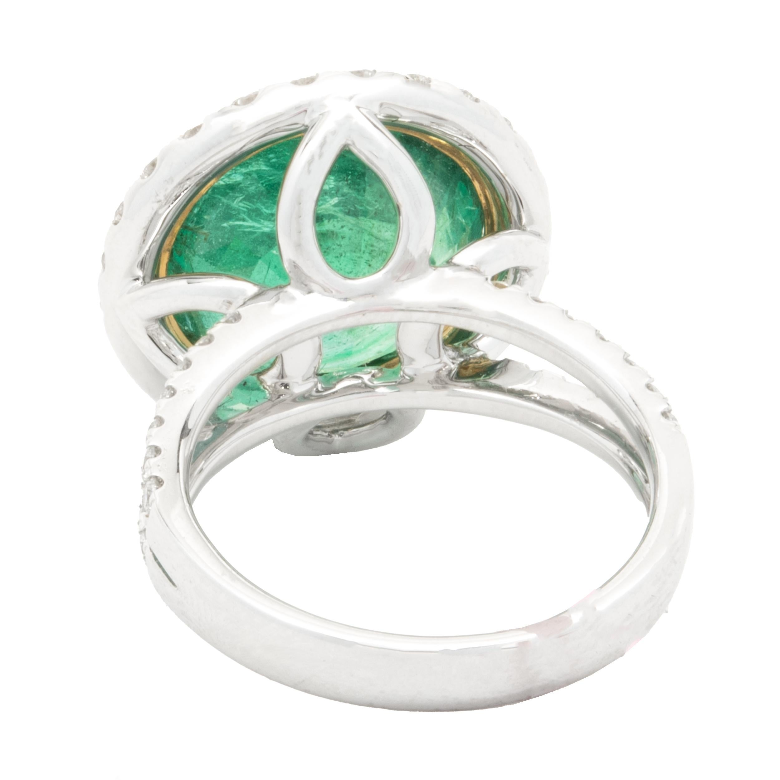 18 Karat Two Tone Emerald and Diamond Halo Ring In Excellent Condition For Sale In Scottsdale, AZ