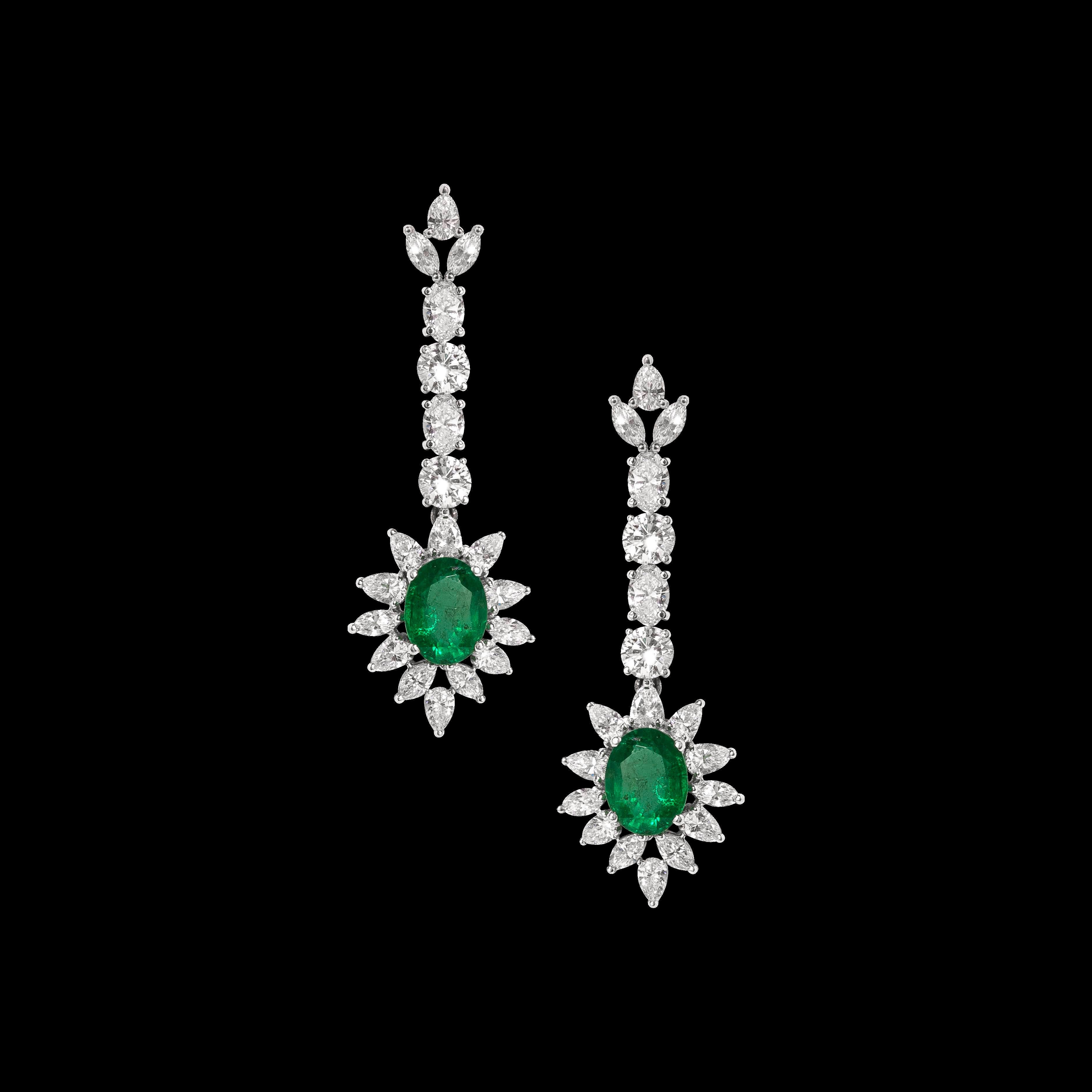 18 Karat White Gold Emerald and Diamond Plunge Necklace Set

Handcrafted classy and delicate plunge necklace set with earrings, studded with fancy shaped white diamonds (VVS-VS Purity) and beautiful intense green emeralds. This beautiful neck piece