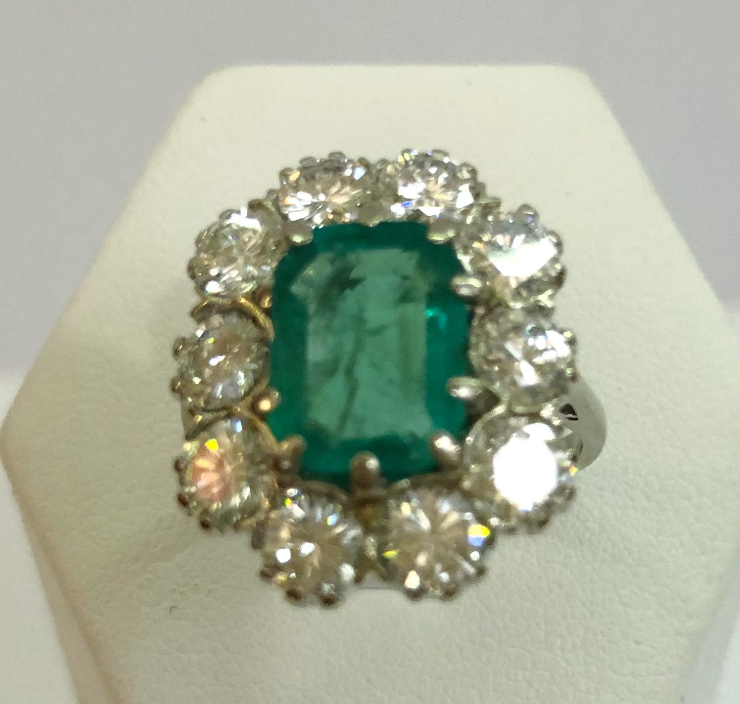 18 karat white gold ring with a large octagonal emerald of 2.3 karats and brilliant diamonds for a total of 2.7 karats, Italy 1960-1970s
Ring size US 7.5