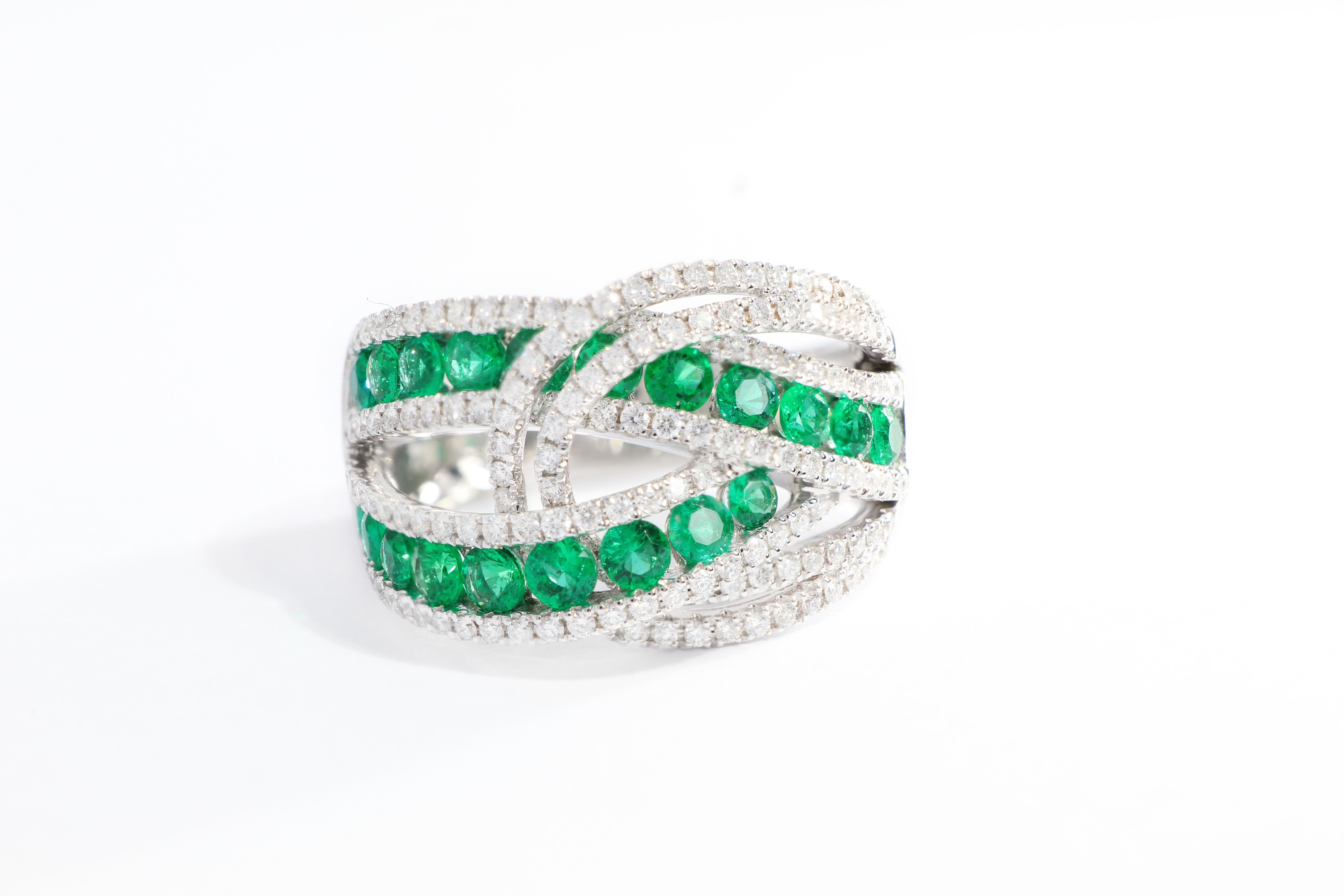 Contemporary 18 Karat White Gold Emerald and Diamond Ring For Sale