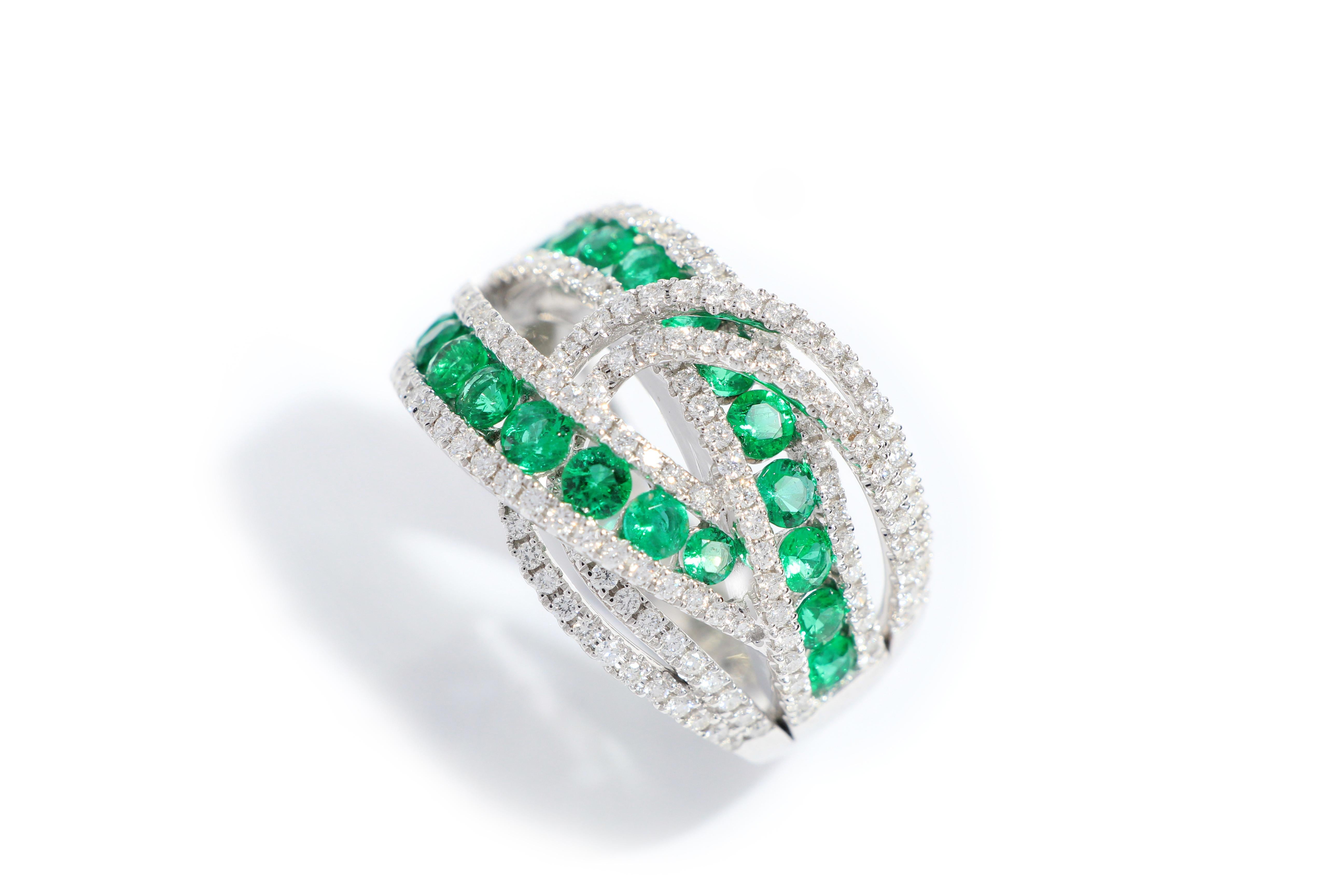 Brilliant Cut 18 Karat White Gold Emerald and Diamond Ring For Sale
