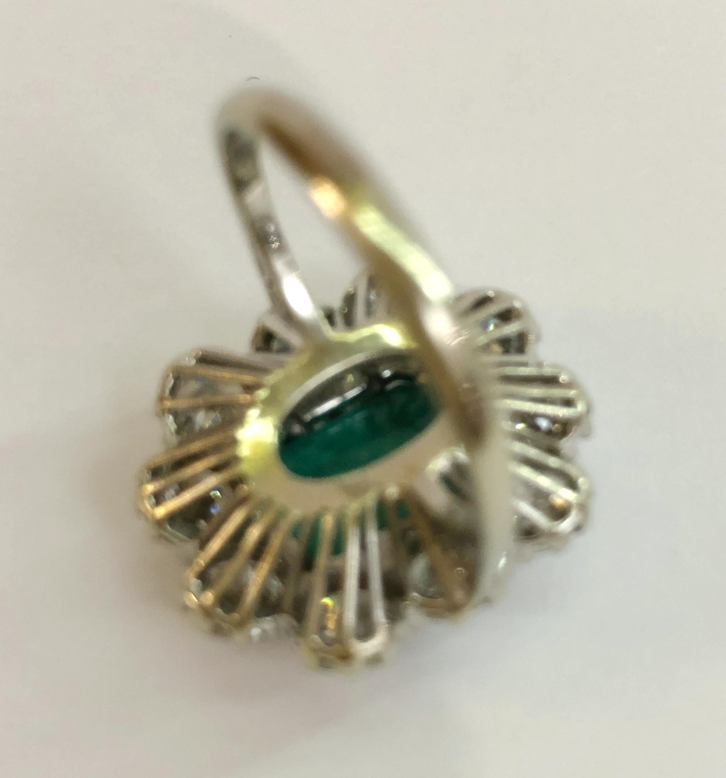 Ring aus 18 Karat Weißgold mit Smaragd und Diamant im Zustand „Gut“ im Angebot in Palm Springs, CA