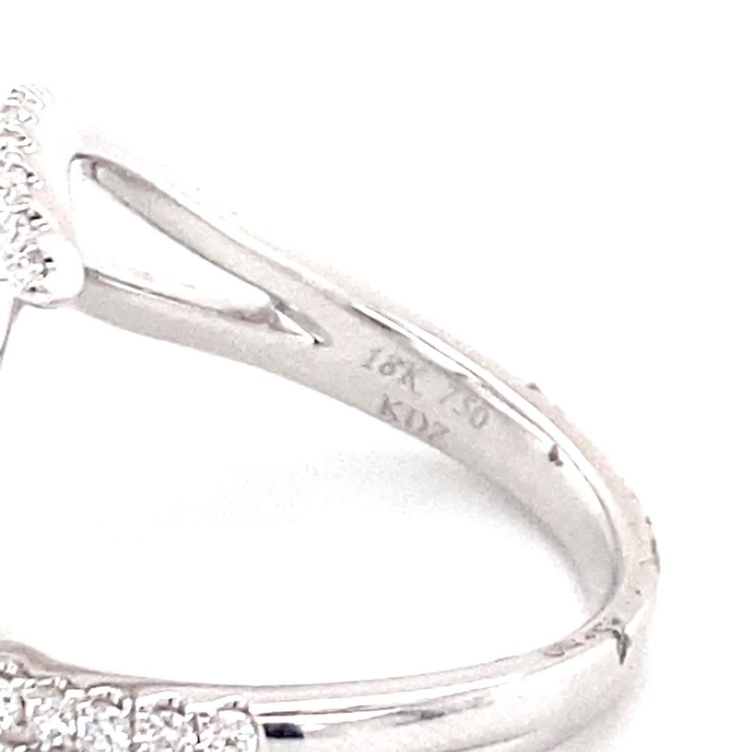 18 Karat White Gold Emerald and Diamond Ring In New Condition For Sale In Bossier City, LA