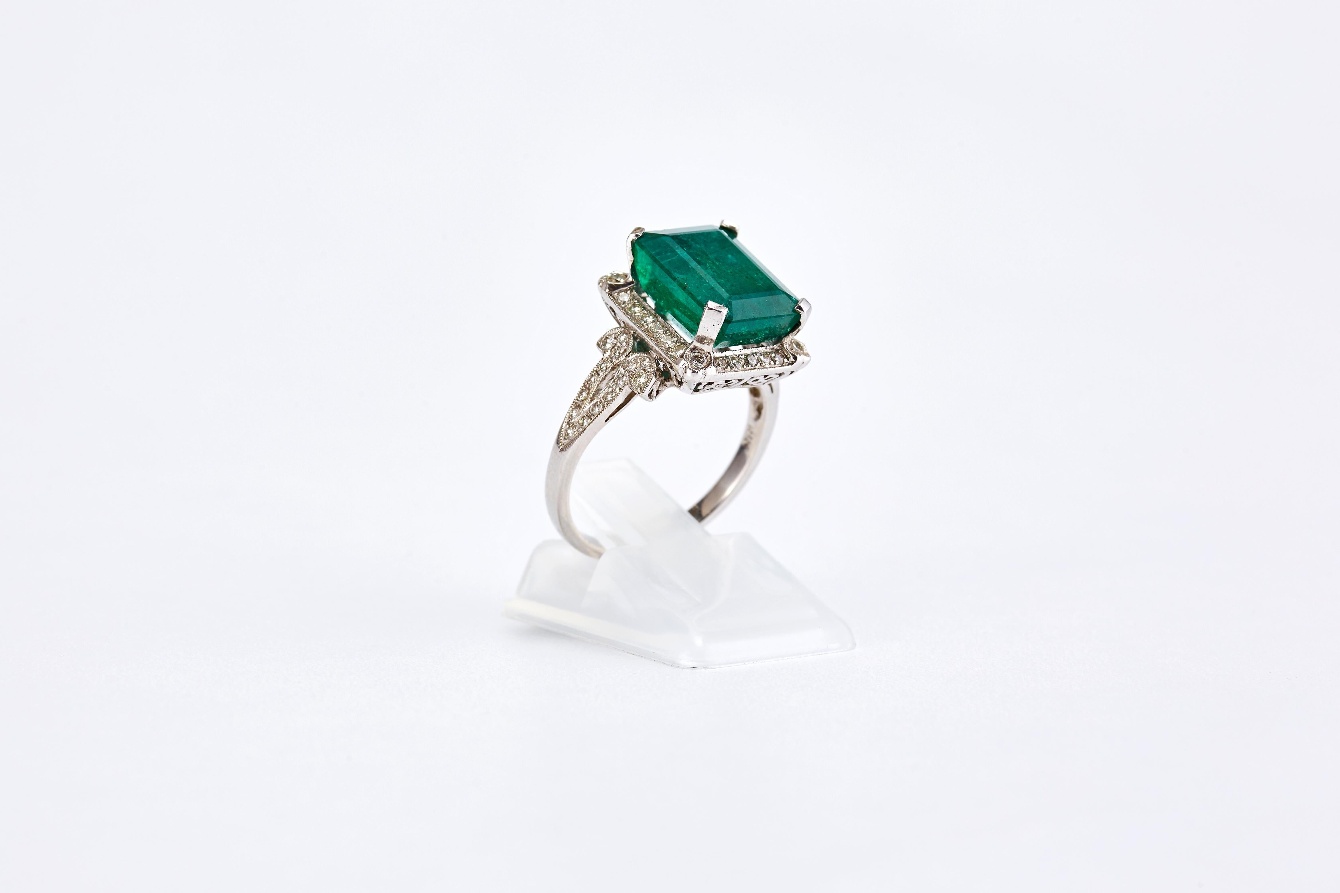 Women's 18 Karat White Gold Emerald and Diamond Ring For Sale