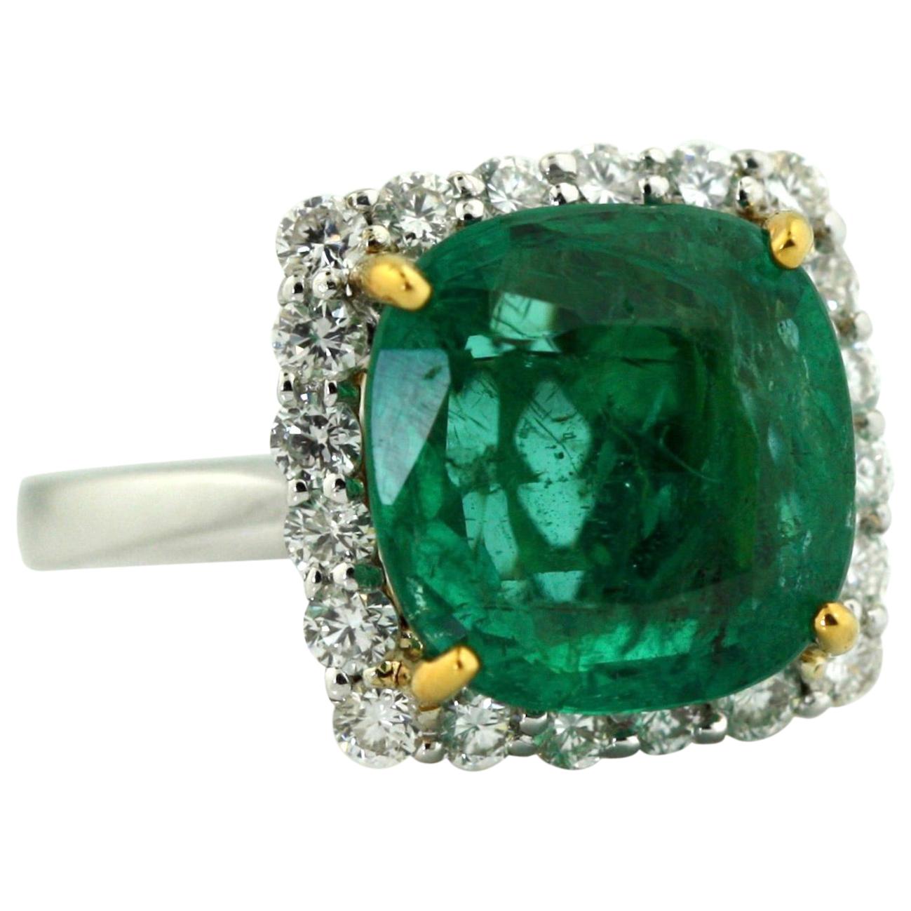 Subtle 18 Karat White Gold, Diamond and Emerald Ring For Sale at 1stDibs