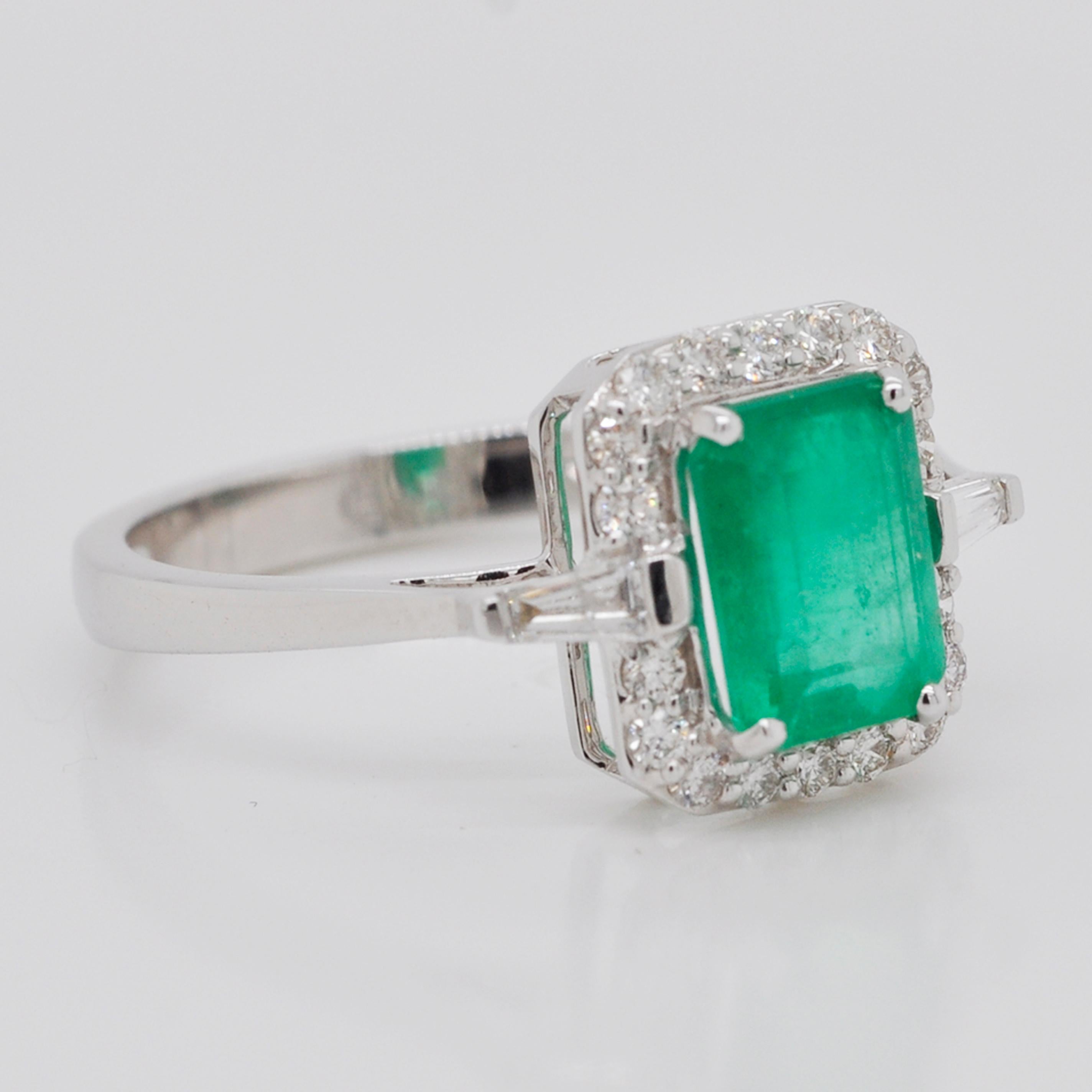 18 Karat White Gold Emerald Cut Colombian Emerald Diamond Contemporary Ring 7