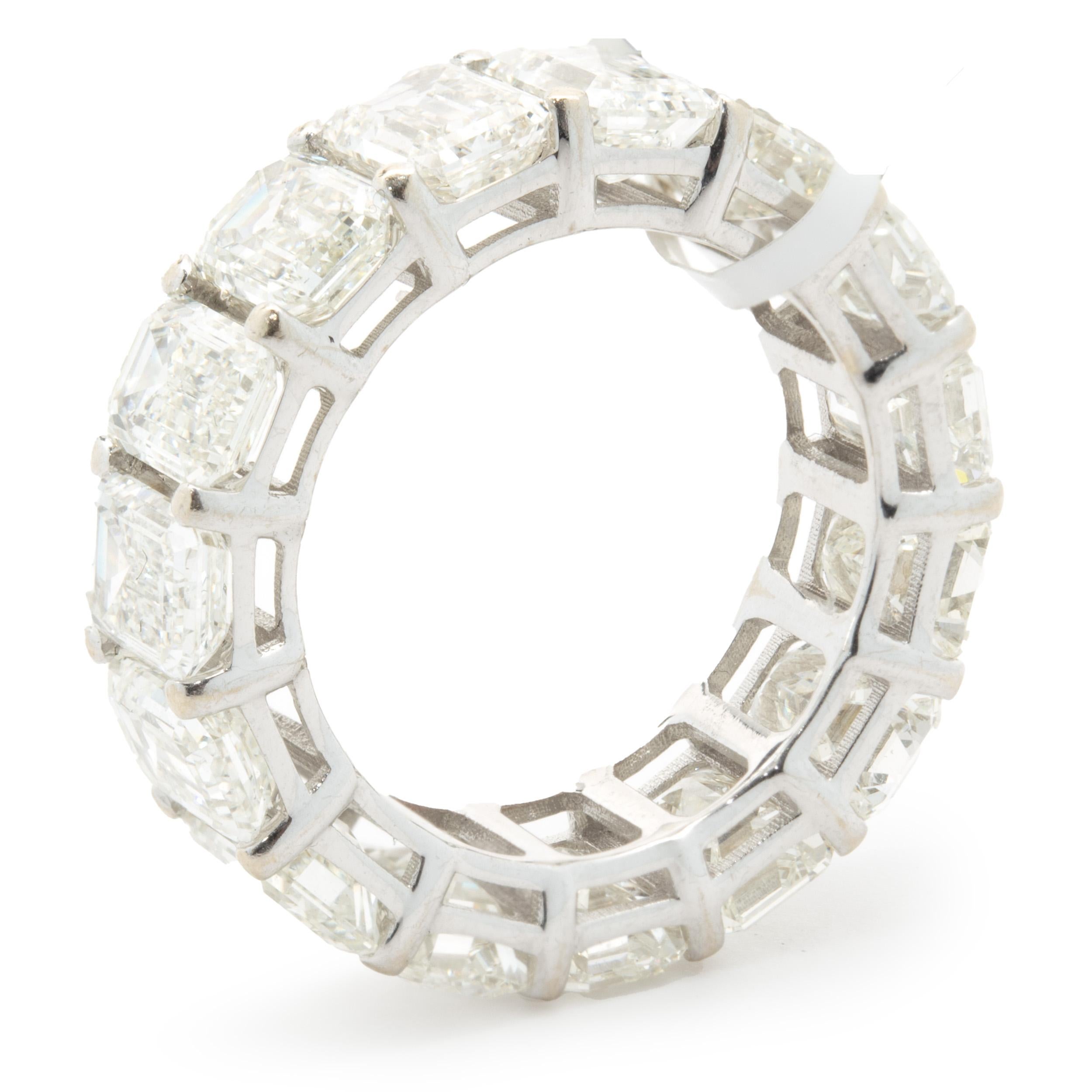 18 Karat White Gold Emerald Cut Diamond Eternity Band In Excellent Condition For Sale In Scottsdale, AZ