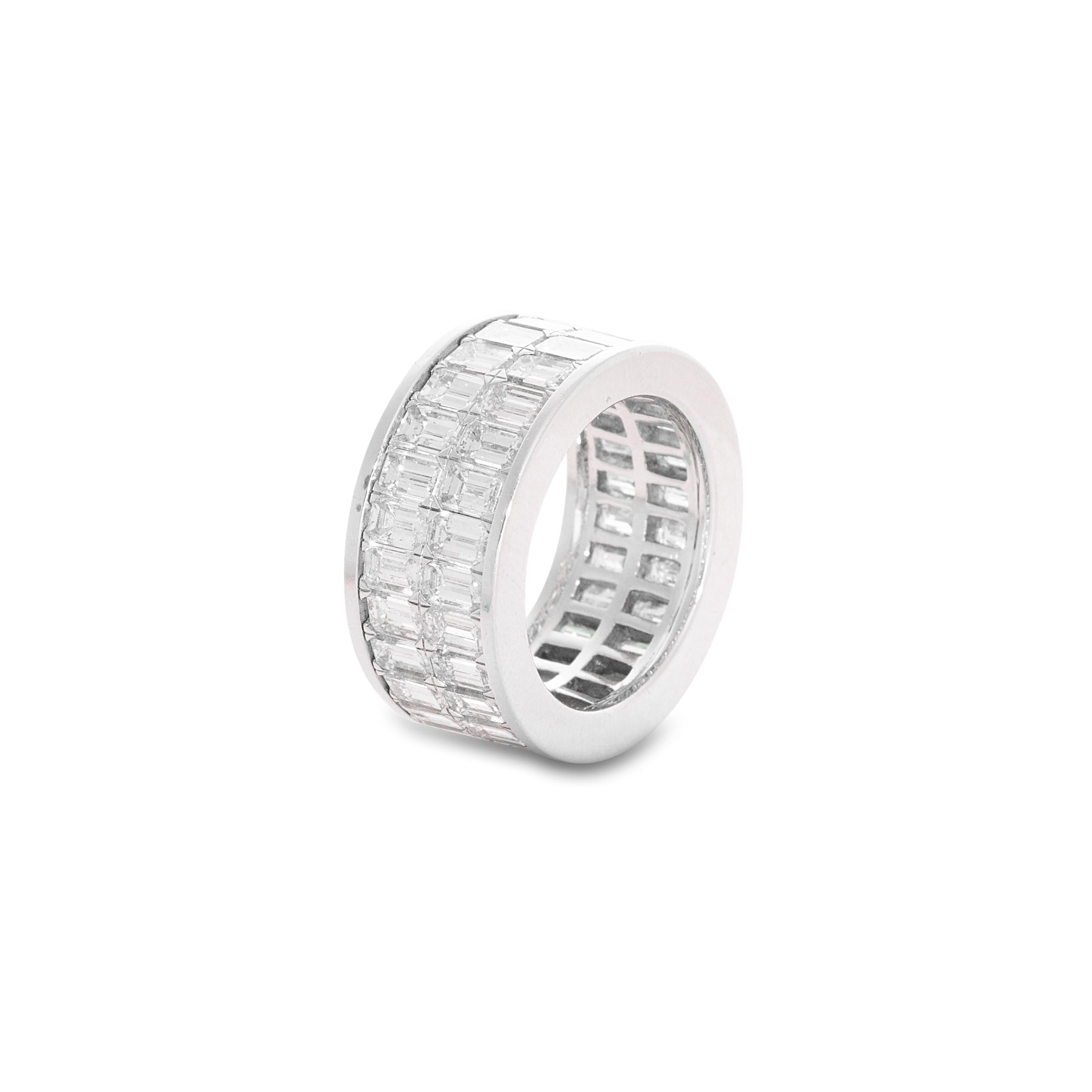 18 Karat White Gold Emerald Cut Diamond Eternity Band In Good Condition For Sale In Mumbai, IN