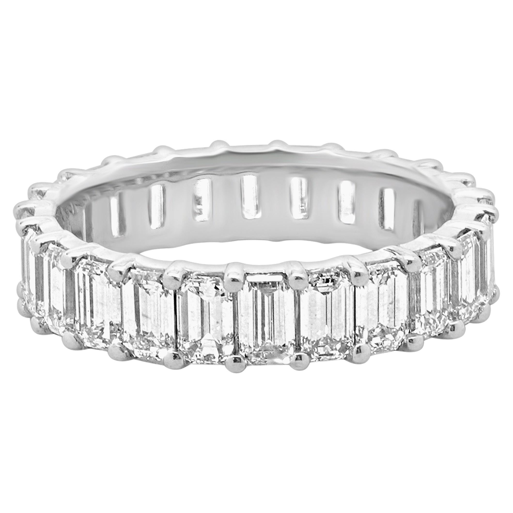 18 Karat Weißgold Eternity-Ring mit Diamanten im Smaragdschliff