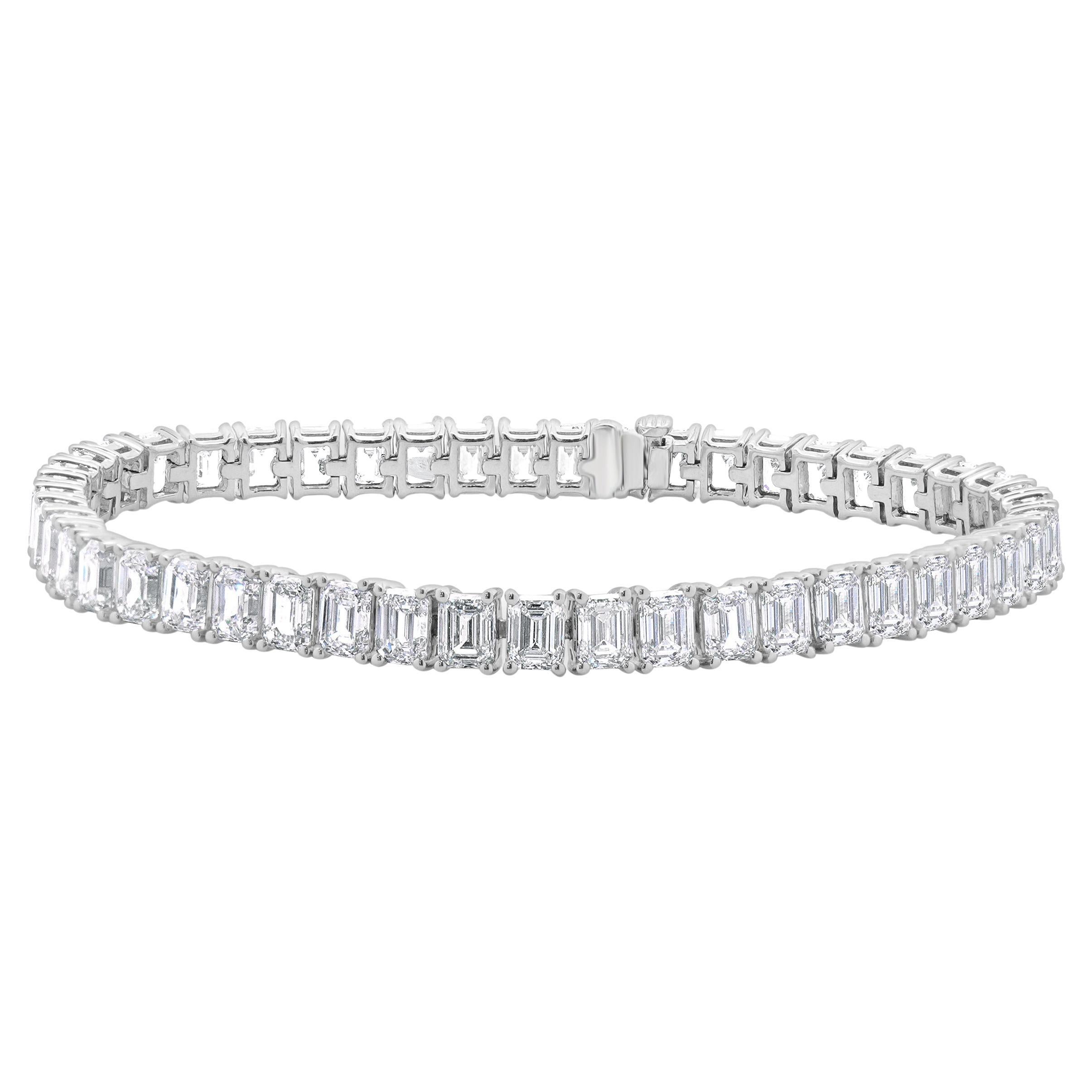 Bracelet tennis en or blanc 18 carats avec diamants taille émeraude