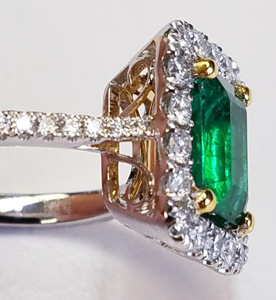 18k Weißgold Smaragdschliff Smaragd und Diamant Ring
2,00 Karat Smaragde
0,77 Karat Diamanten
Smaragdschliff
18k Weißgold
