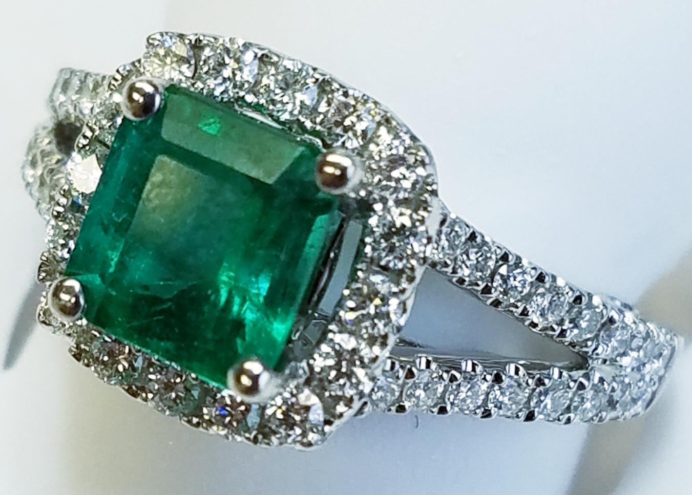 18 Karat White Gold Emerald Cut Emerald and Diamond Ring In New Condition In Great Neck, NY