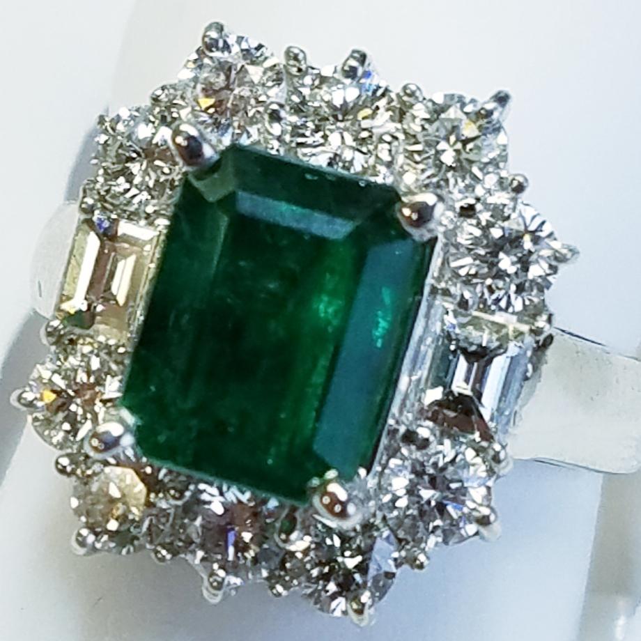 18 Karat White Gold Emerald Cut Emerald and Diamond Ring 17235 In New Condition In Great Neck, NY