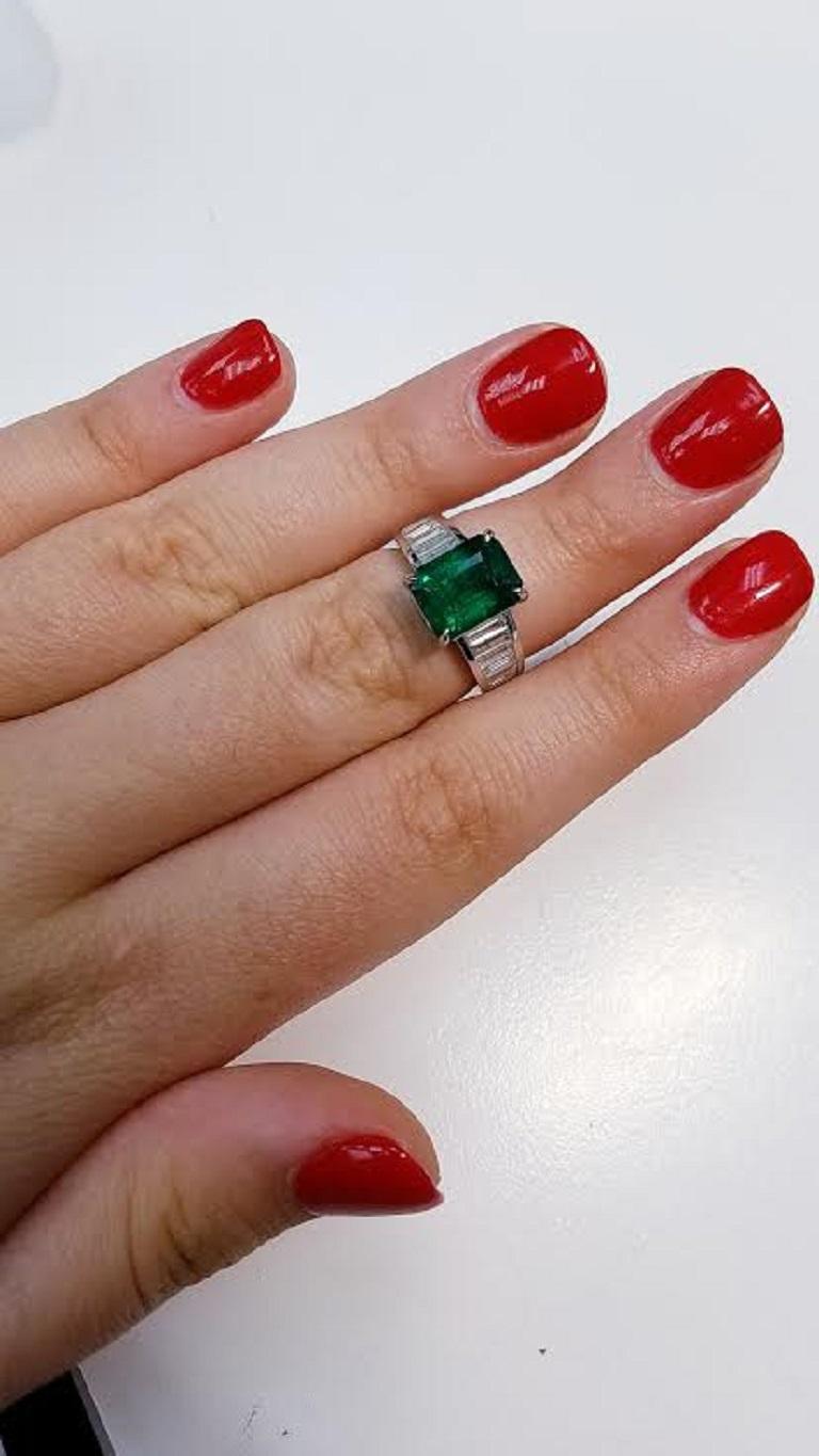 18 Karat White Gold Emerald Cut Emerald and Genuine Diamond Ring In New Condition In Great Neck, NY