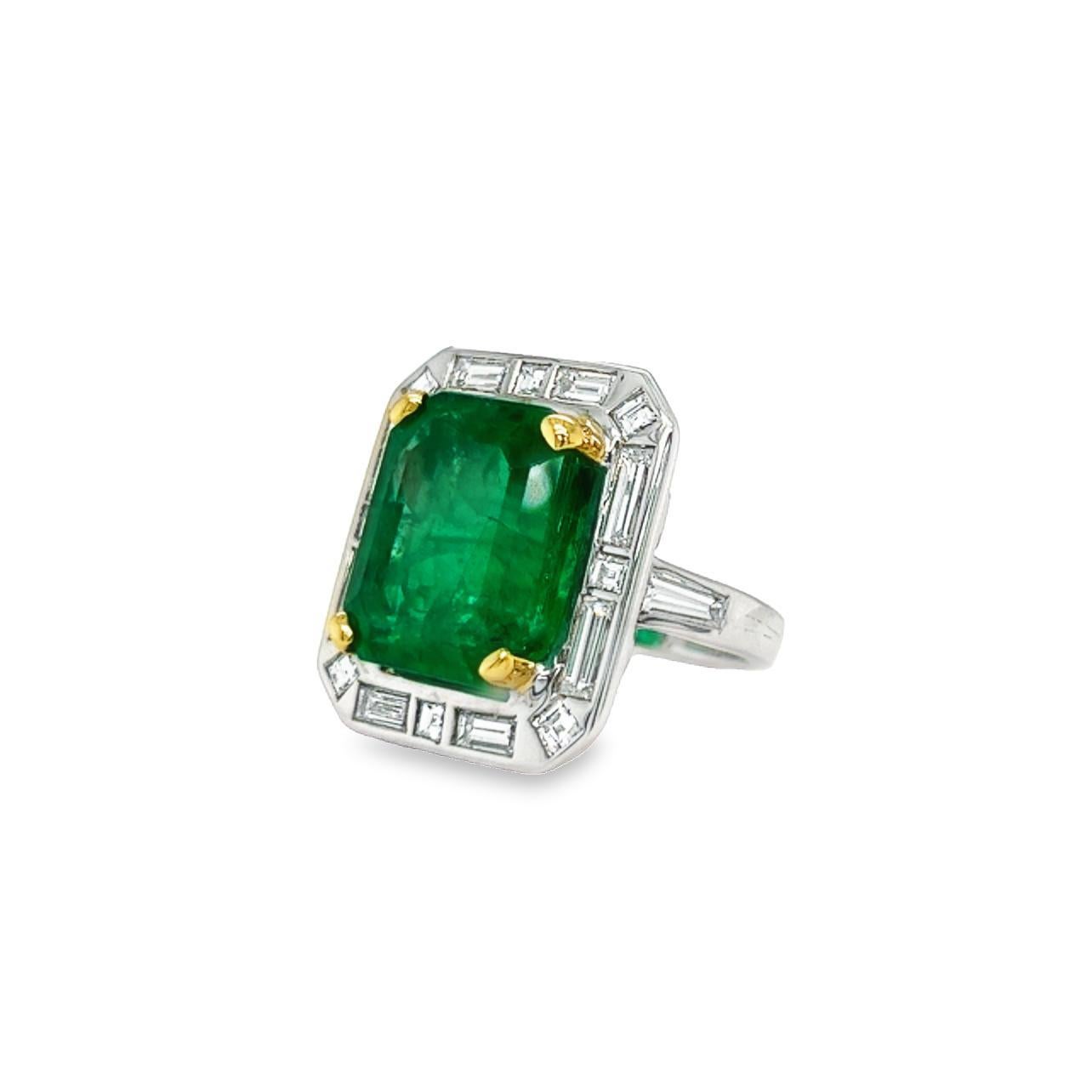 Women's 18 Karat White Gold Emerald Cut Emerald Diamond Cocktail Ring For Sale