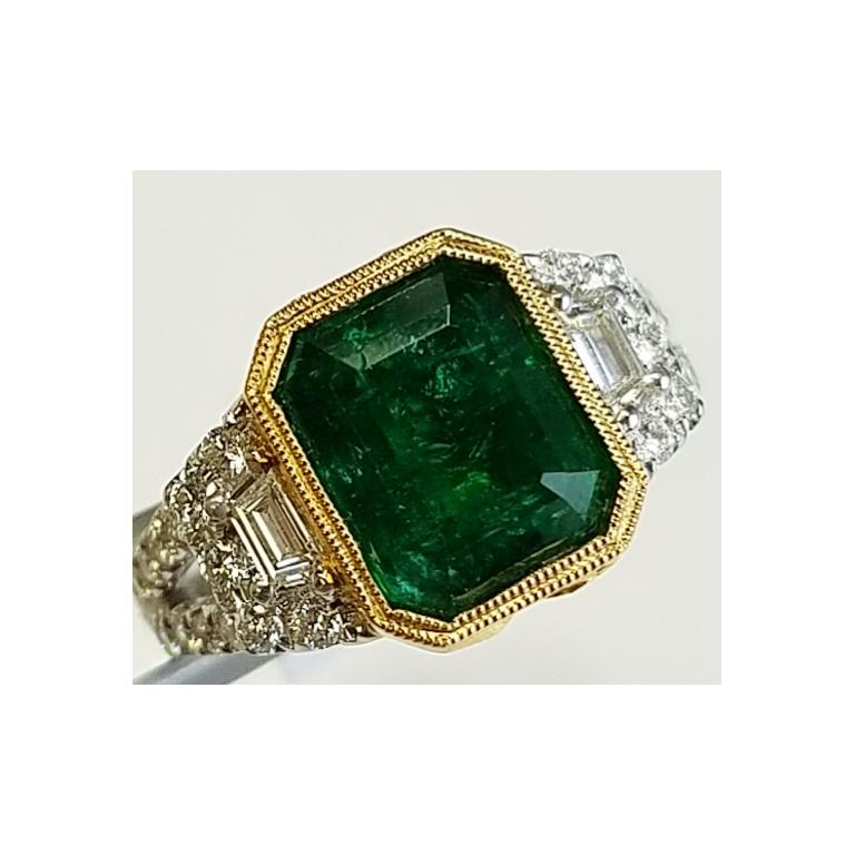 18 Karat White Gold Emerald Cut Natural Emerald and Diamond Ring In New Condition In Great Neck, NY