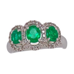 18 Karat White Gold Emerald Diamond Cluster Ring