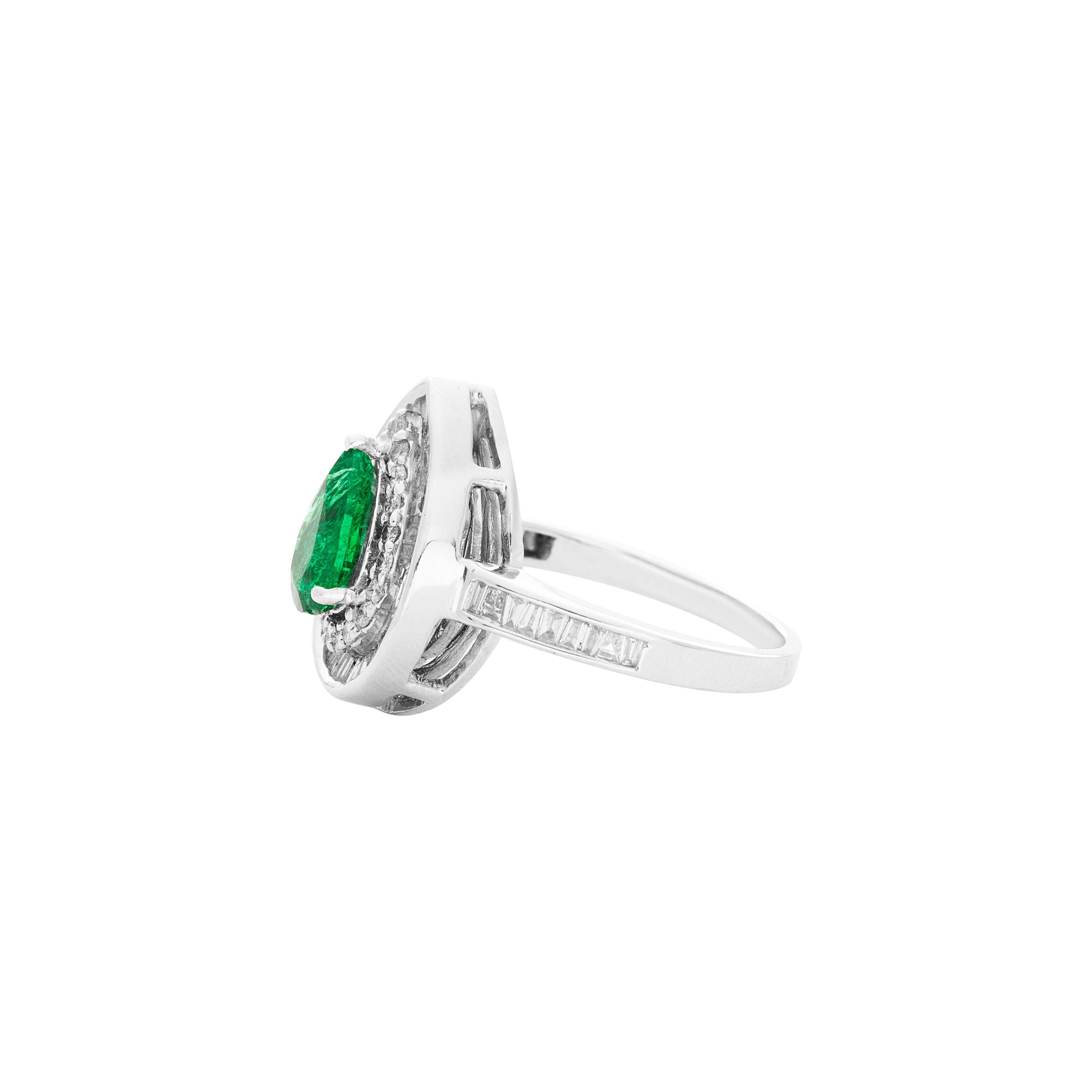Contemporary 18 Karat White Gold Emerald Diamond Cocktail Ring For Sale
