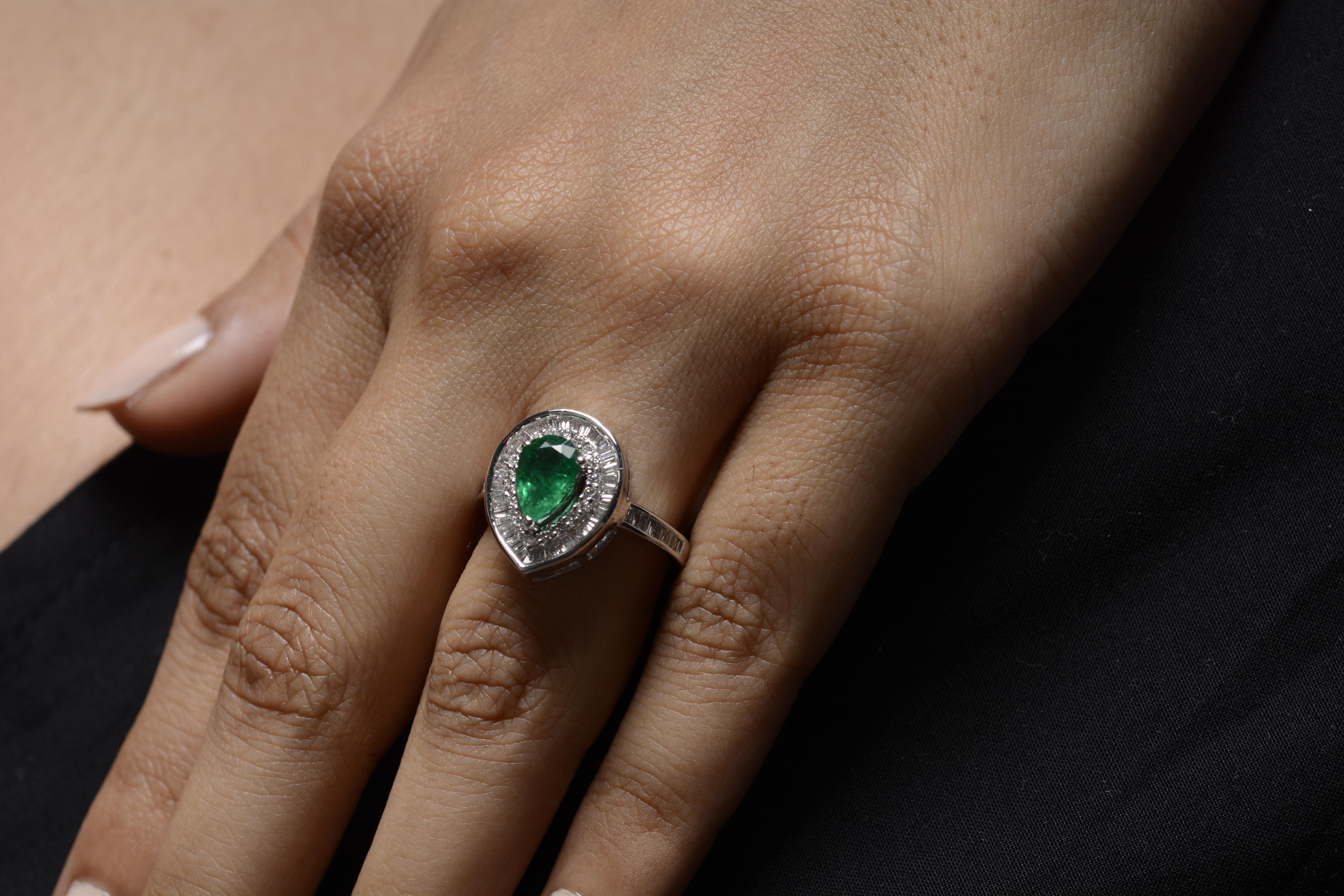 Mixed Cut 18 Karat White Gold Emerald Diamond Cocktail Ring For Sale