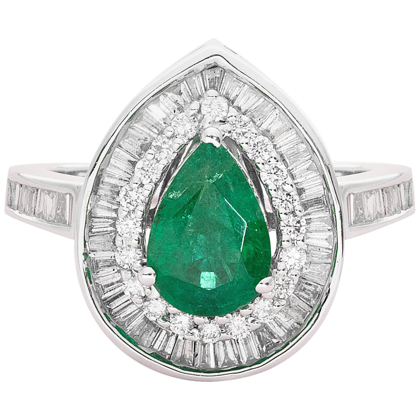18 Karat White Gold Emerald Diamond Cocktail Ring For Sale