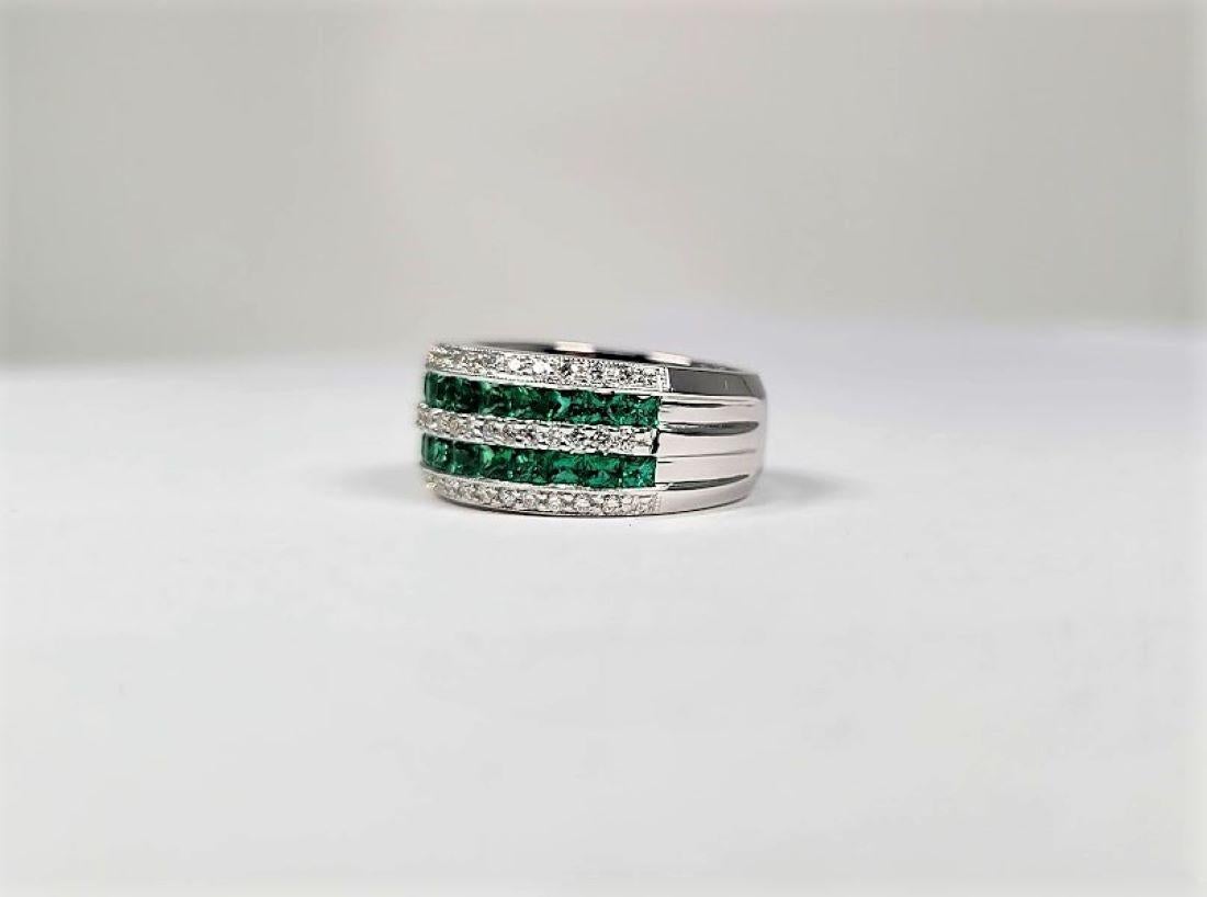 Women's or Men's 18 Karat White Gold Emerald Diamond Ring