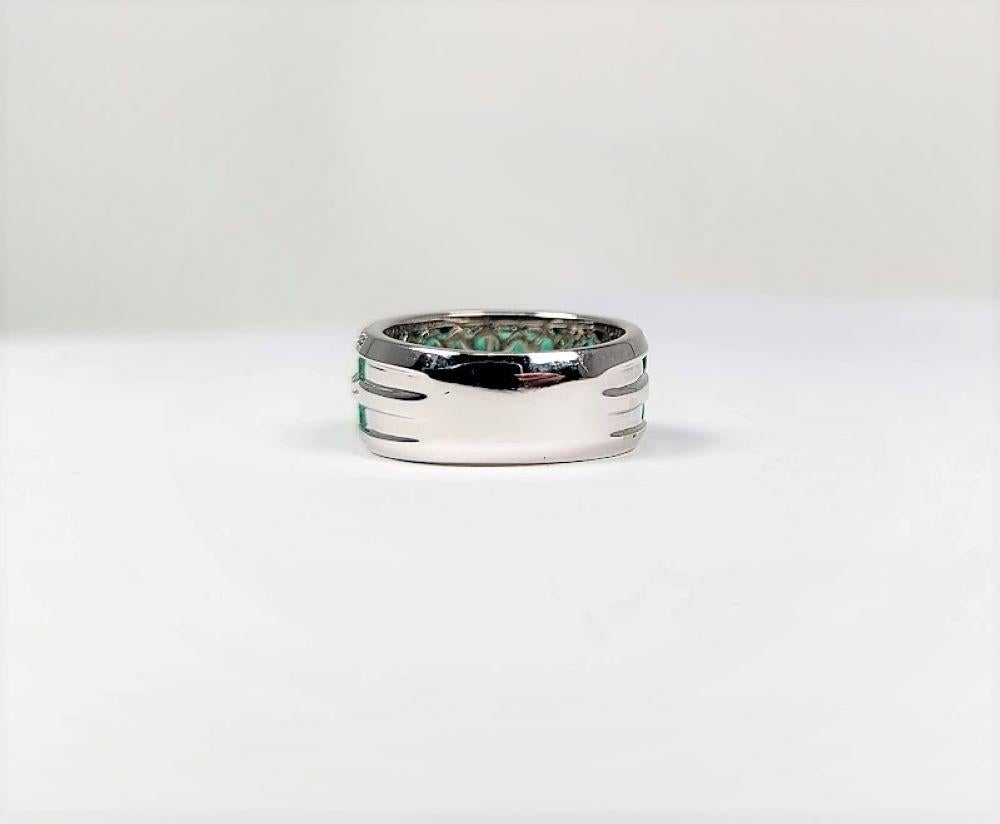 18 Karat White Gold Emerald Diamond Ring 1