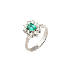 18 Karat White Gold Emerald Diamonds Ring