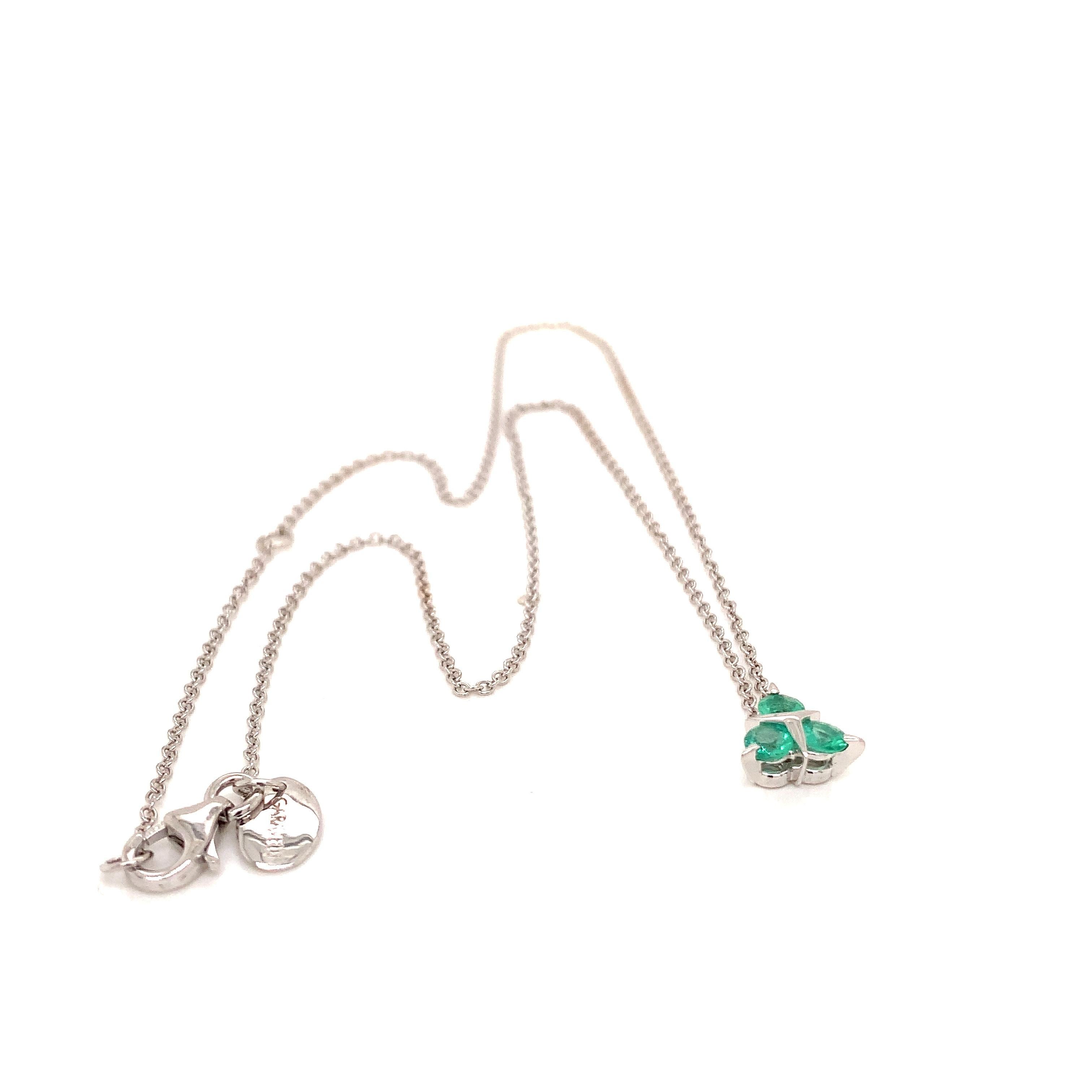 Contemporary 18 Karat White Gold Emerald Garavelli Pendant with Chain For Sale