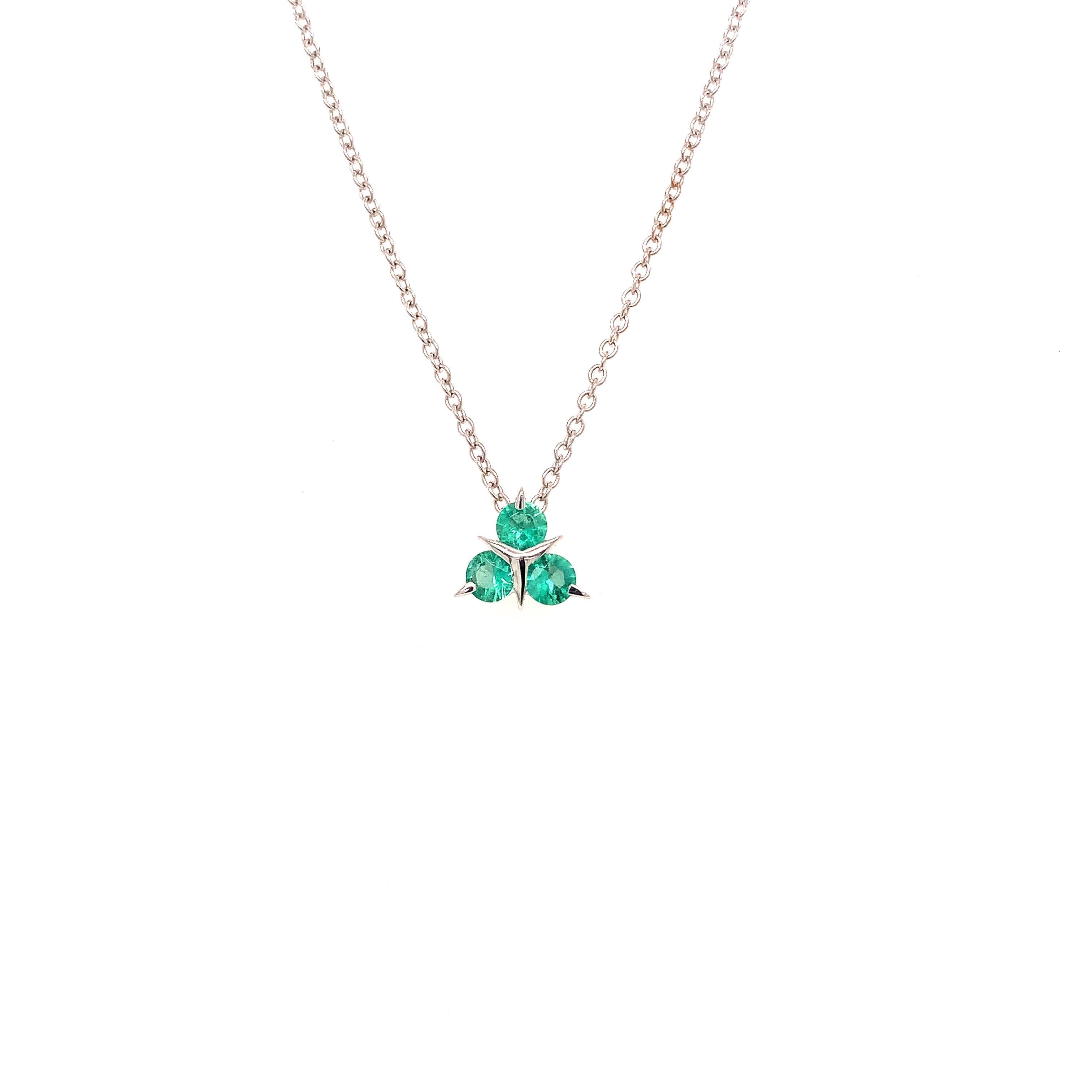 Round Cut 18 Karat White Gold Emerald Garavelli Pendant with Chain For Sale