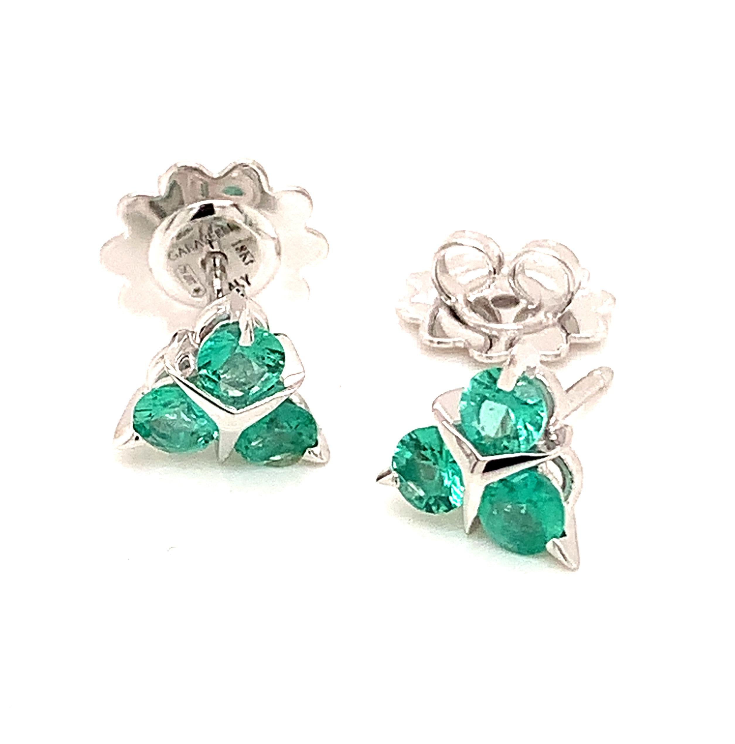 18 Karat White Gold Emerald Garavelli Stud Earrings In New Condition For Sale In Valenza, IT