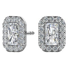 Boucles d'oreilles en or blanc 18 carats avec halo d'émeraudes et diamants de 1 carat