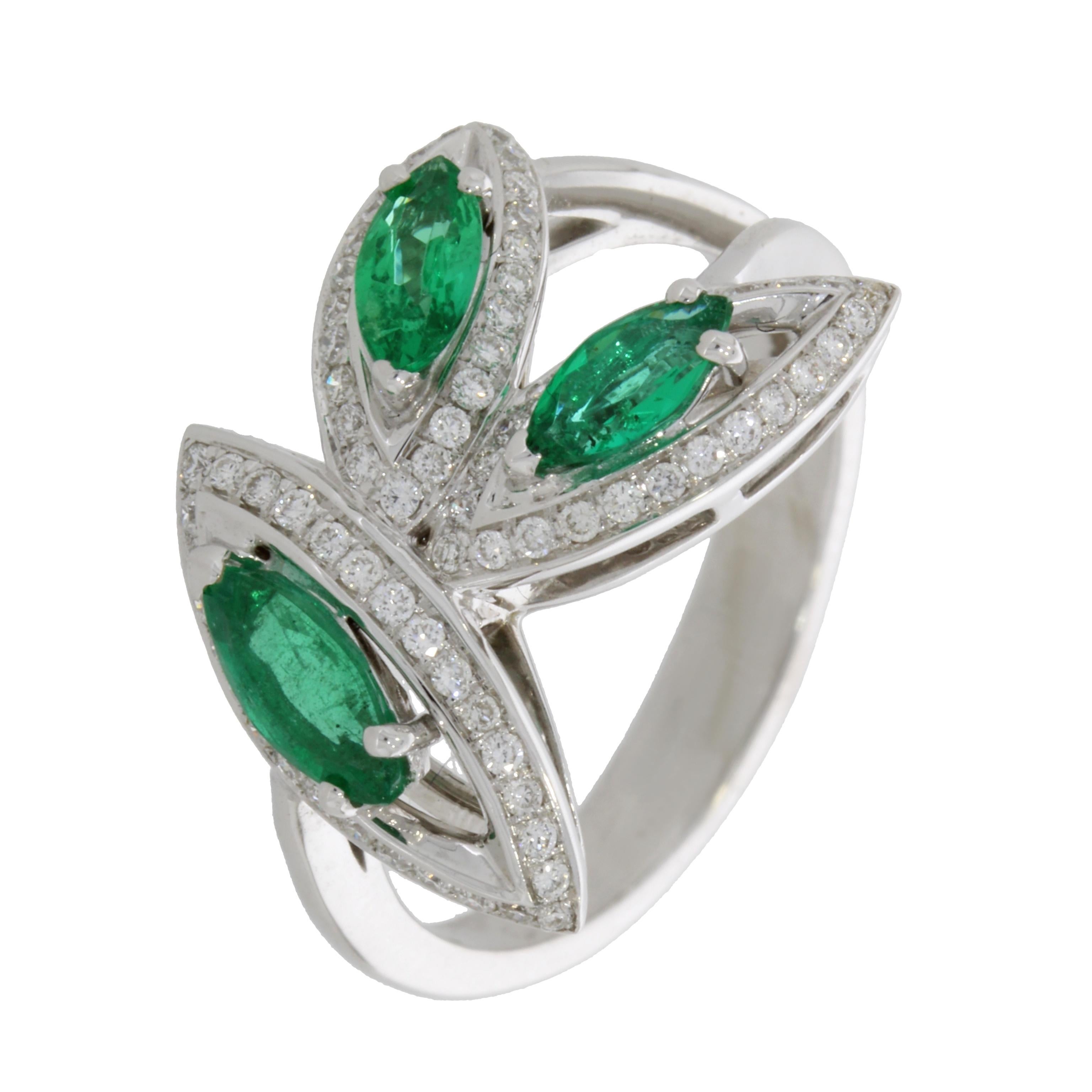 Contemporary 18 Karat White Gold Emerald Petali Flora Ring by Niquesa For Sale