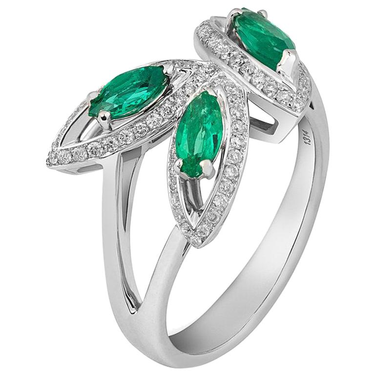 18 Karat White Gold Emerald Petali Flora Ring by Niquesa For Sale