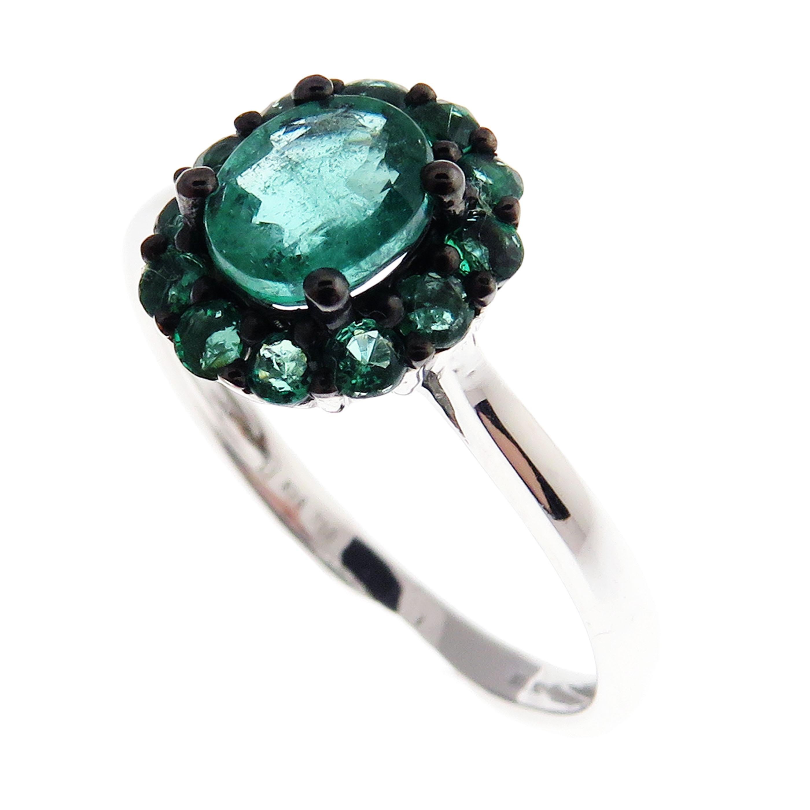 Women's or Men's 18 Karat White Gold Emerald Small Flower Motif Stud Earring Ring Set