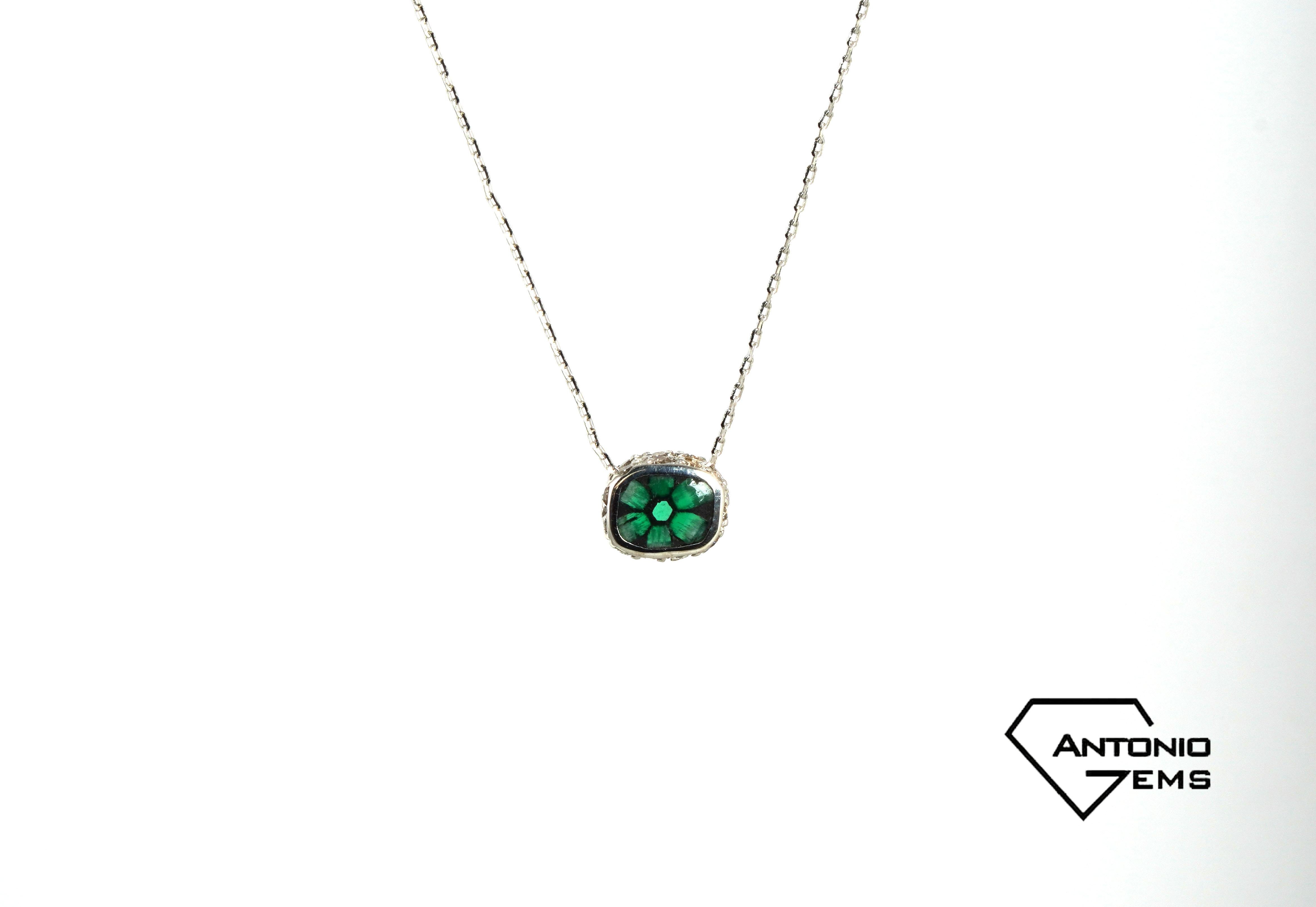 Collana in oro bianco 18 carati con smeraldo e diamante Trapiche in vendita 2