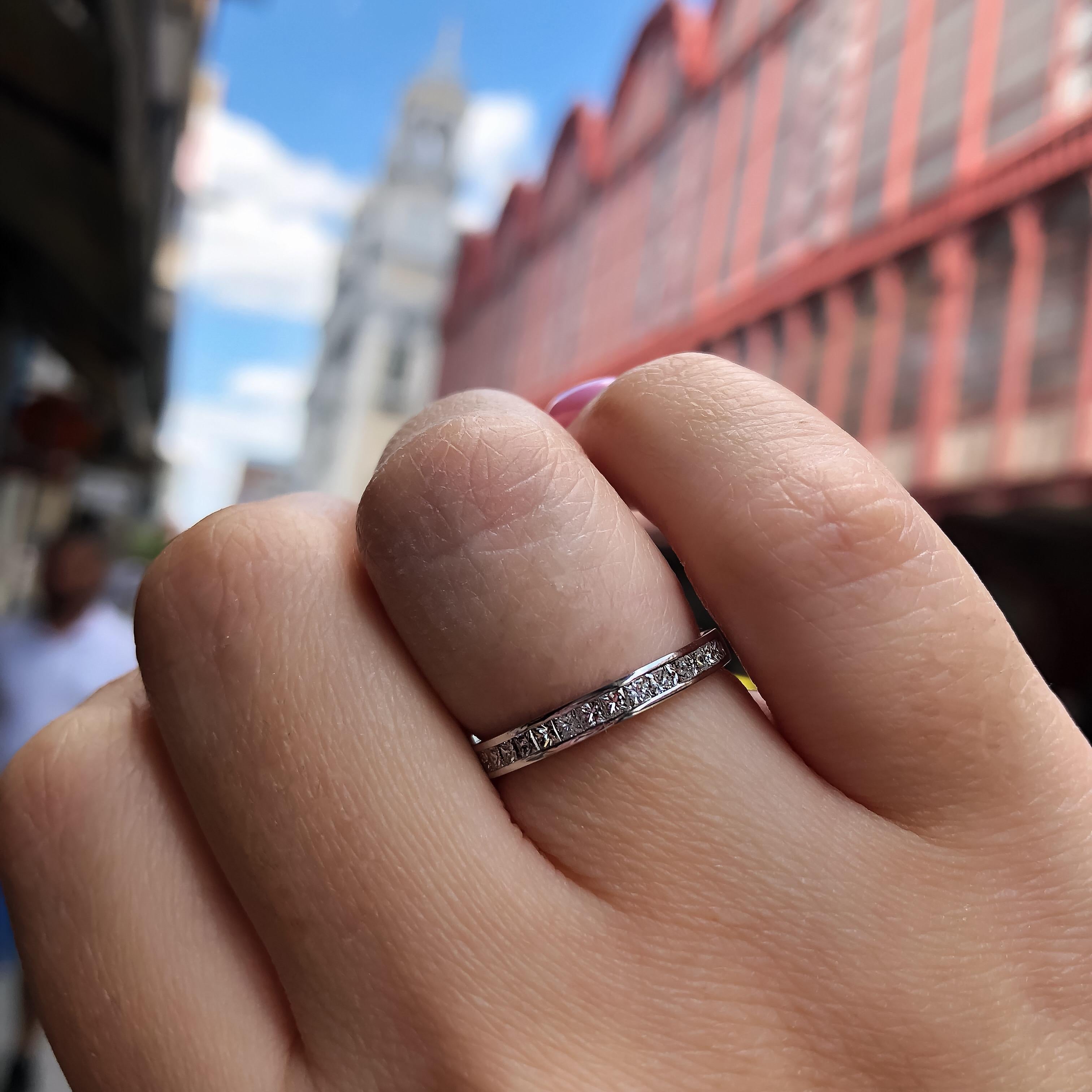 18 Karat White Gold Eternity Band Half Set with Princess Cut Diamonds In New Condition In Antwerpen, BE